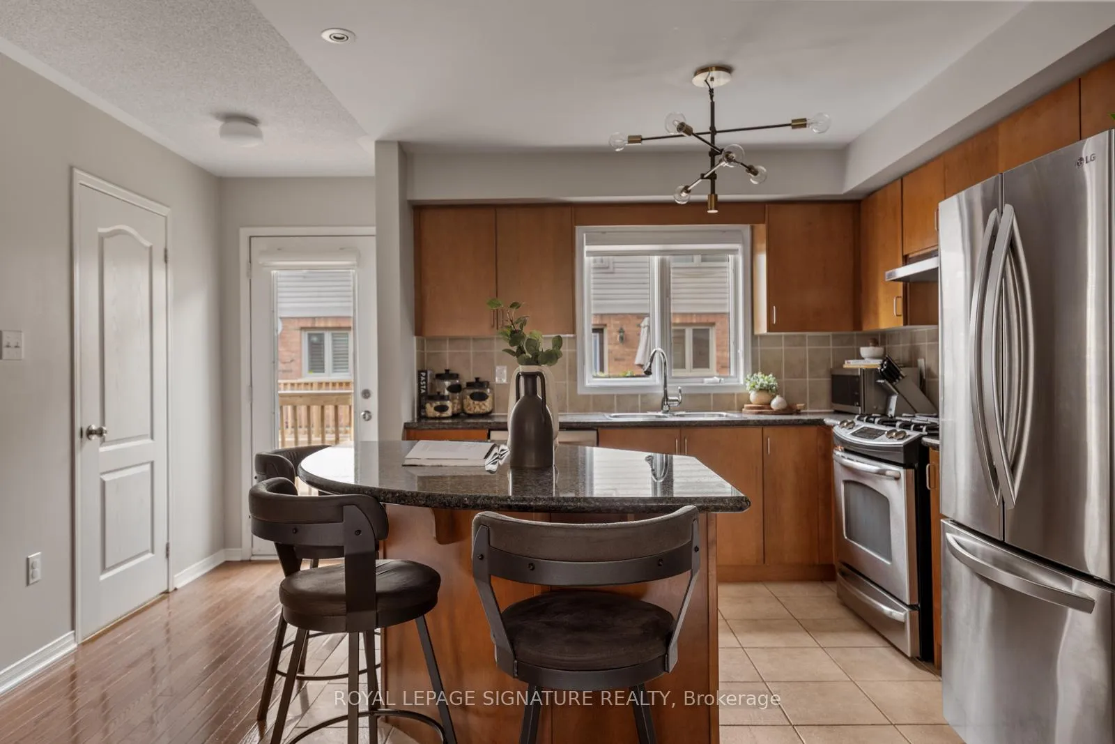 Photo 10 of Unit 4, 191 Twelfth Street, Etobicoke, New Toronto — HOMEH