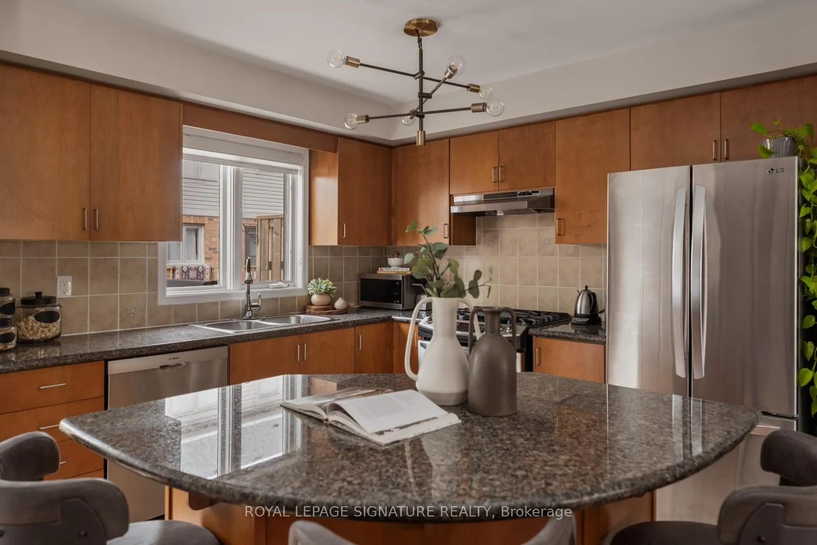 Photo 11 of Unit 4, 191 Twelfth Street, Etobicoke, New Toronto — HOMEH