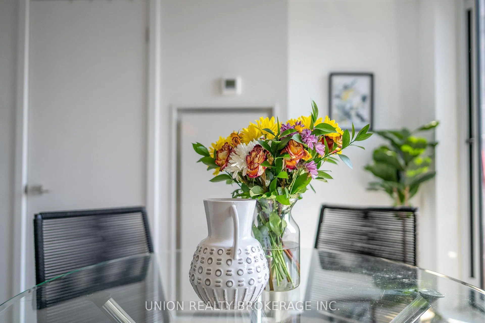 Photo 5 of Unit 503, 665 Kingston Road, Toronto, The Beaches — HOMEH