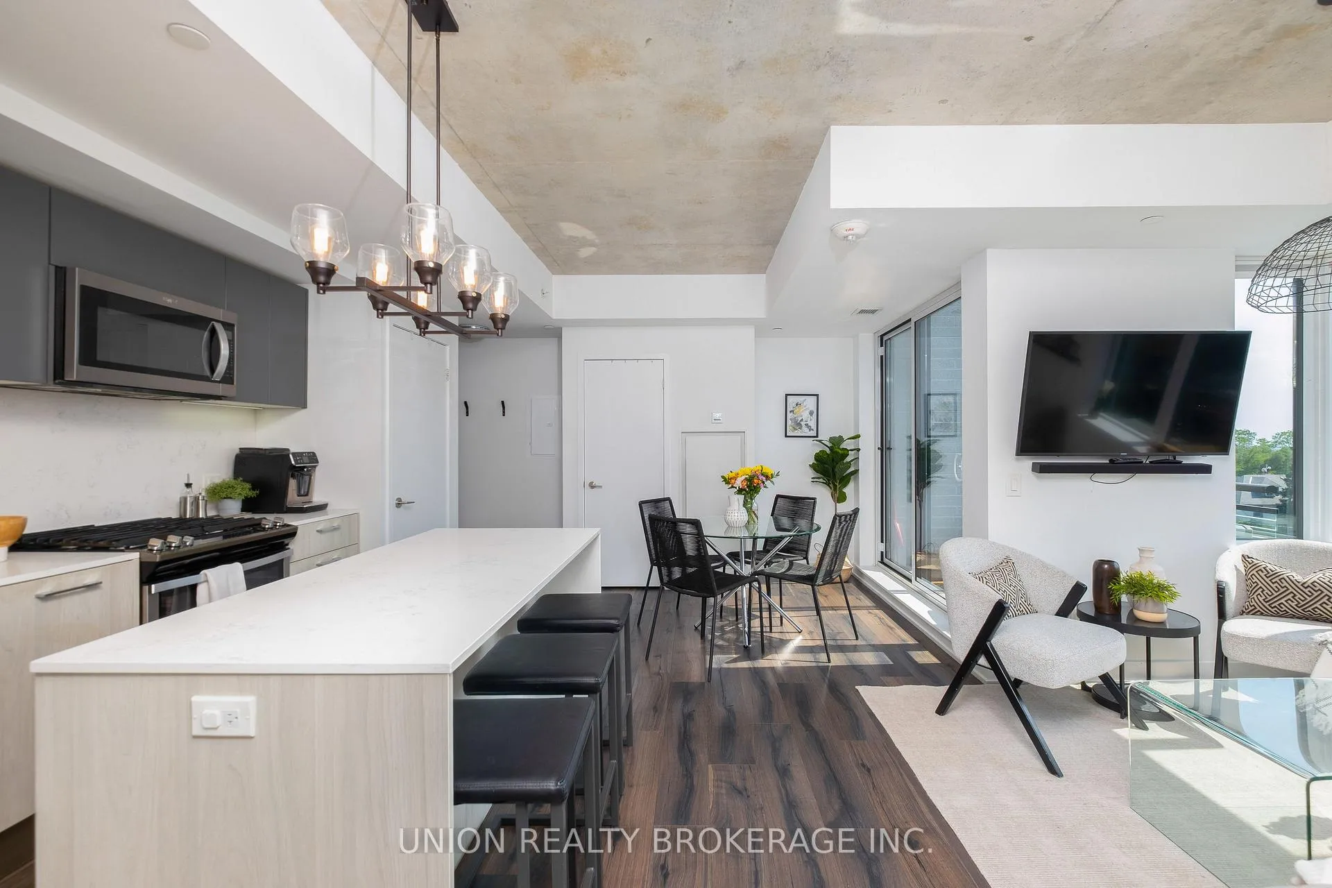 Photo 7 of Unit 503, 665 Kingston Road, Toronto, The Beaches — HOMEH