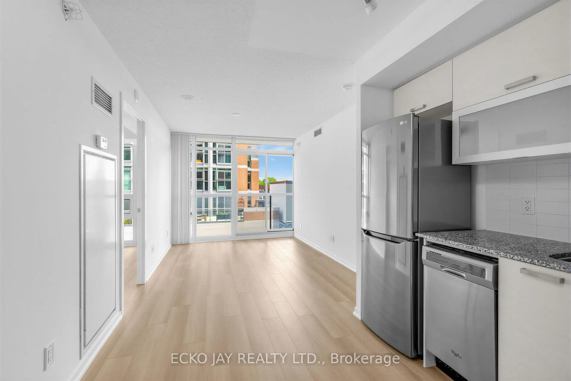 Photo 4 of Unit 528, 68 Abell Street, Toronto, Little Portugal — HOMEH