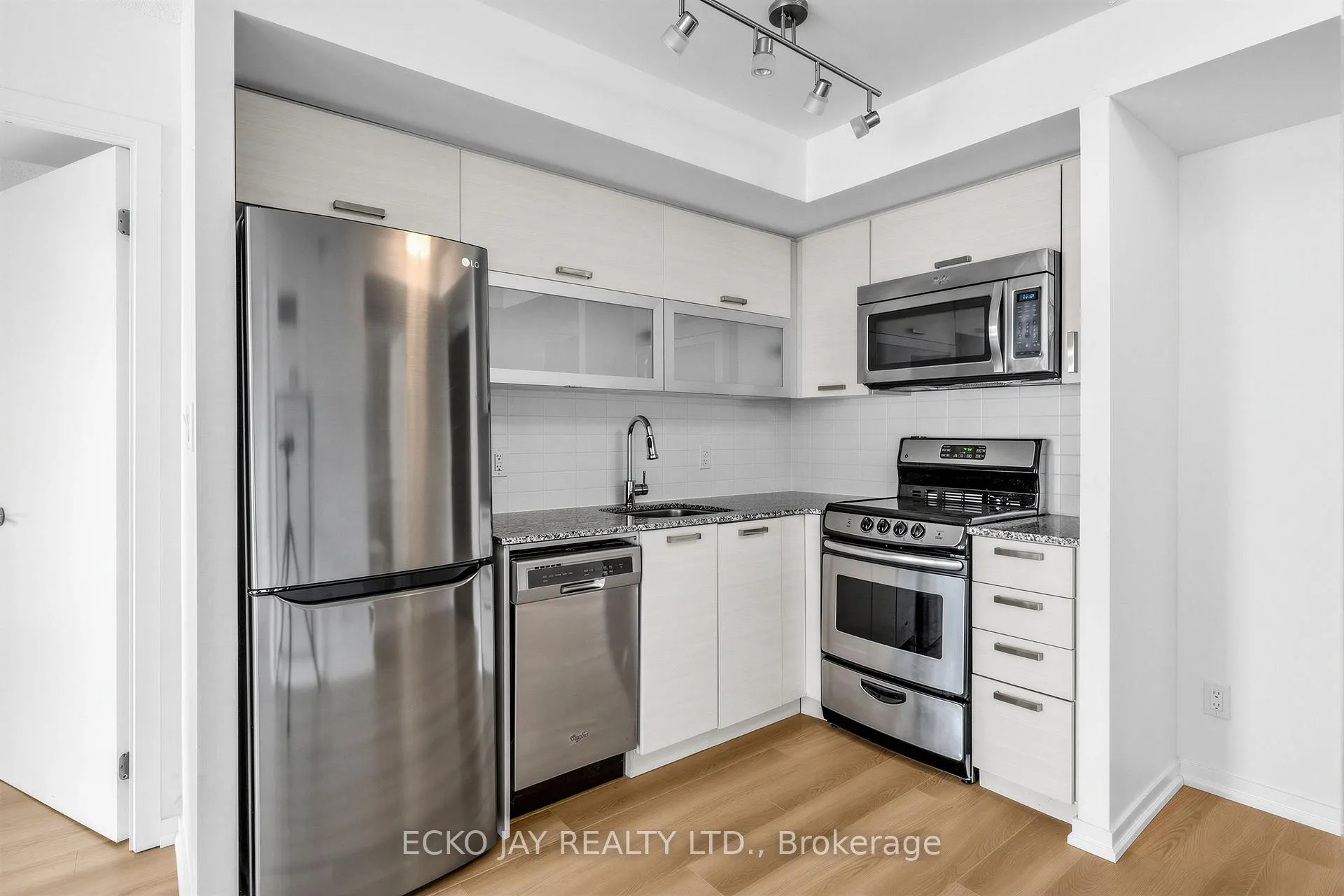 Photo 7 of Unit 528, 68 Abell Street, Toronto, Little Portugal — HOMEH