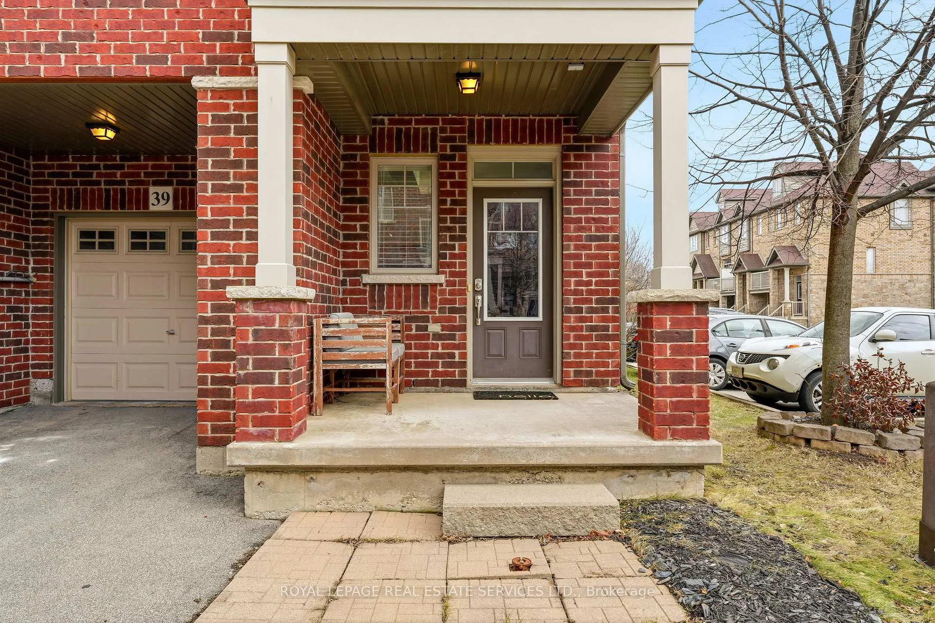 Photo 3 of Unit 39, 310 Fall Fair Way, Hamilton, Binbrook — HOMEH