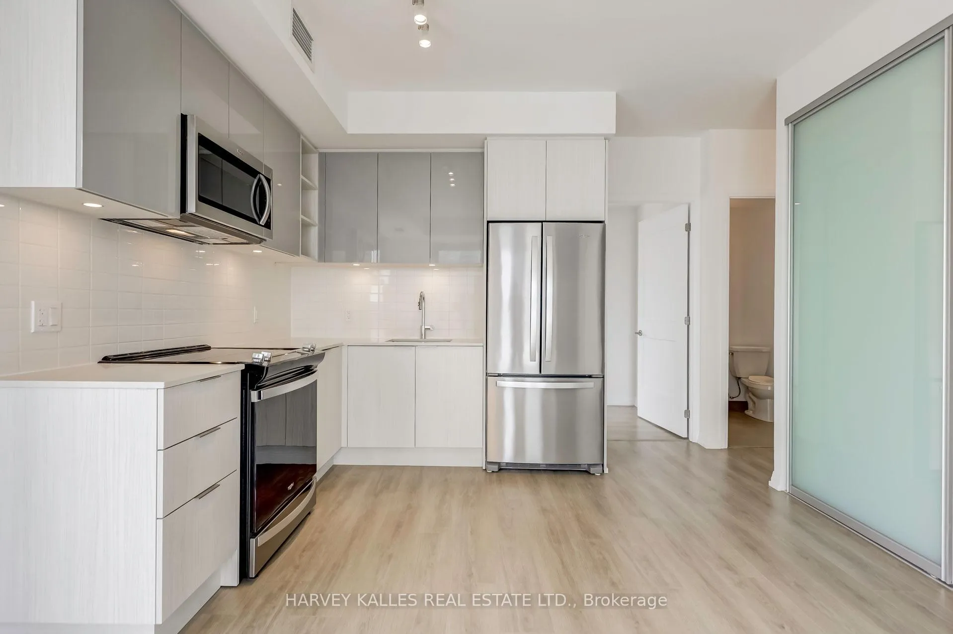 Photo 4 of Unit 2217, 50 Dunfield Avenue, Toronto, Mount Pleasant West — HOMEH