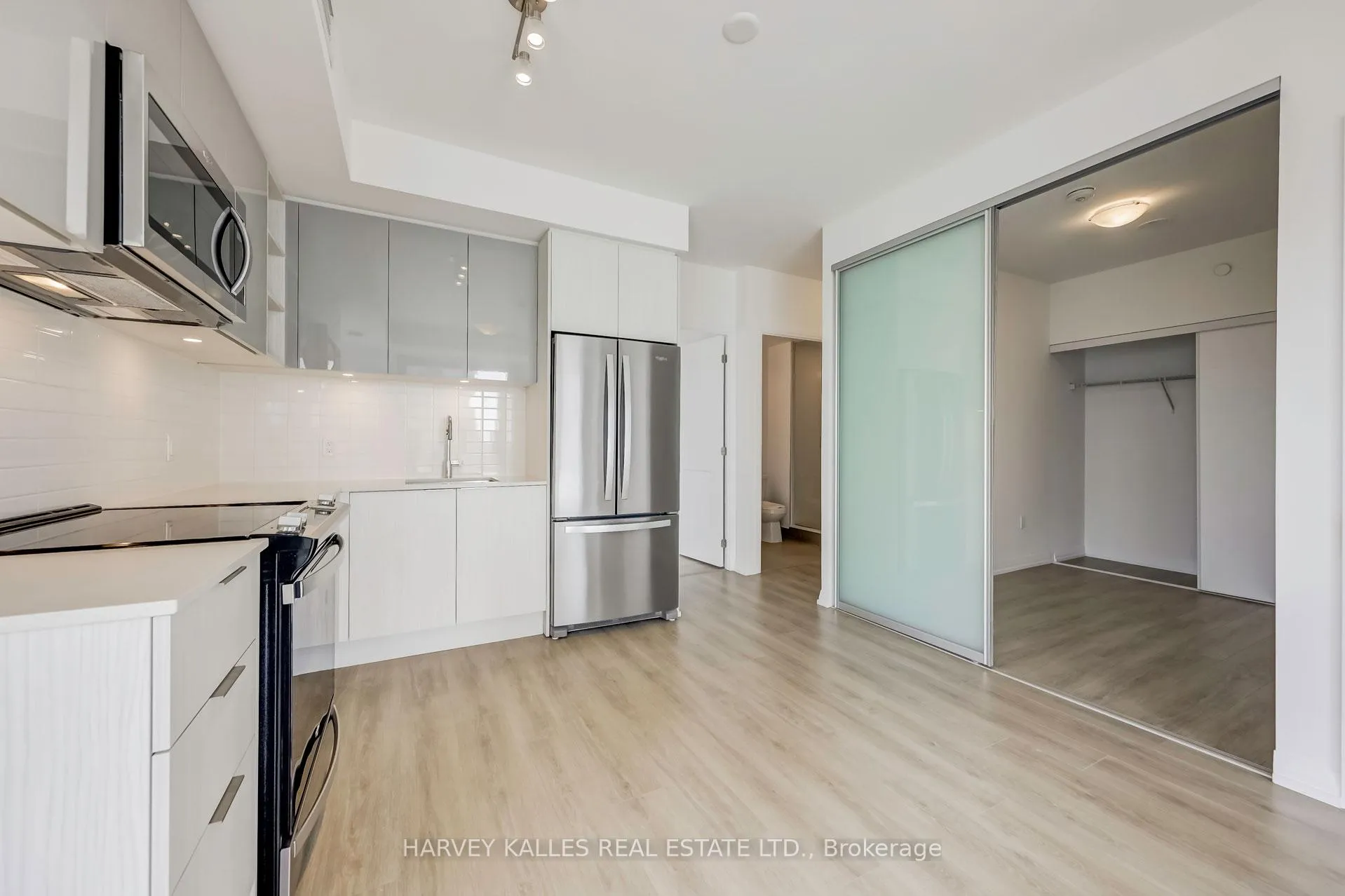 Photo 5 of Unit 2217, 50 Dunfield Avenue, Toronto, Mount Pleasant West — HOMEH