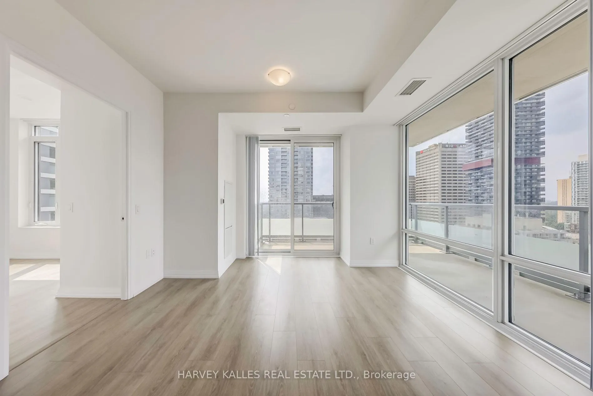 Photo 6 of Unit 2217, 50 Dunfield Avenue, Toronto, Mount Pleasant West — HOMEH