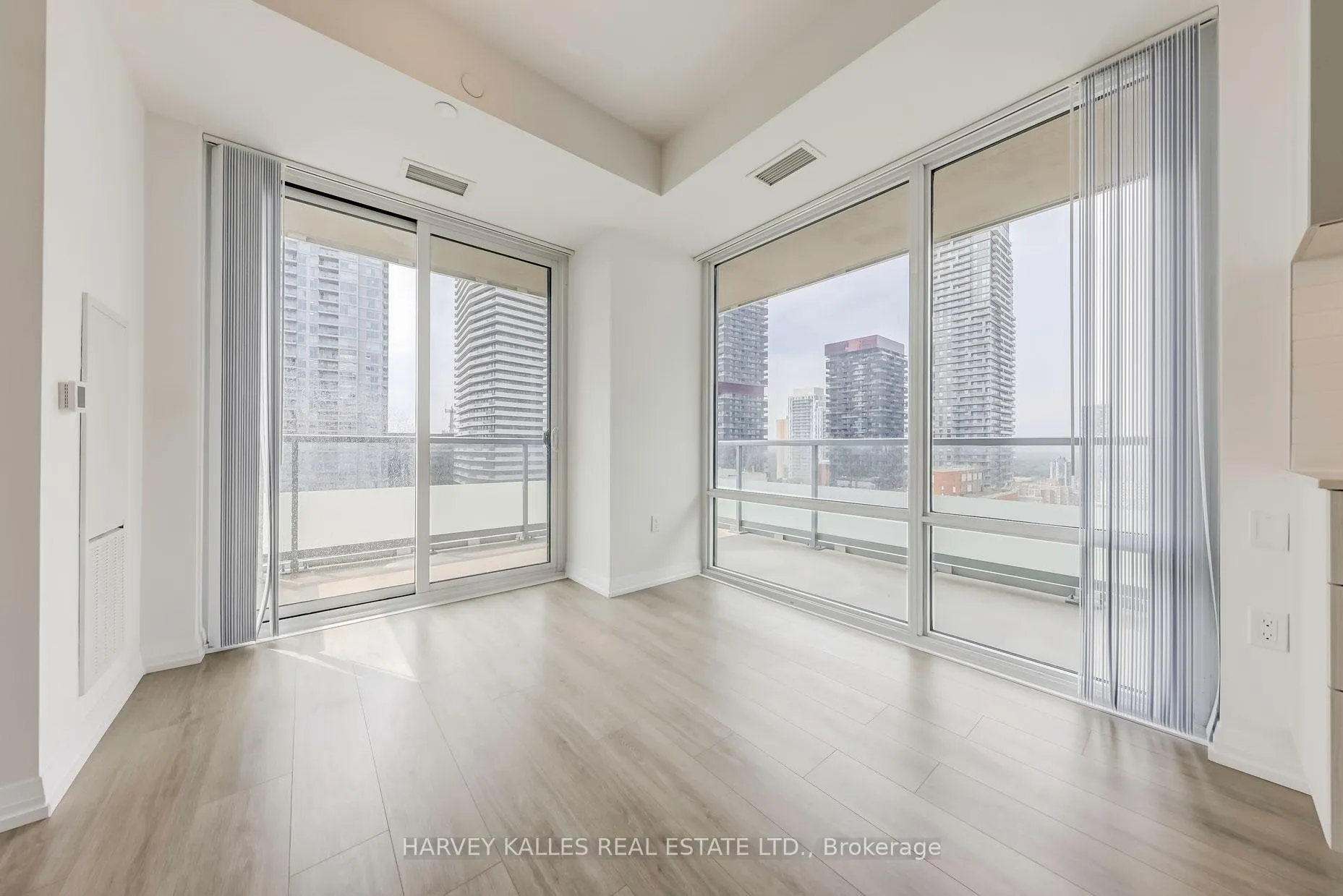 Photo 7 of Unit 2217, 50 Dunfield Avenue, Toronto, Mount Pleasant West — HOMEH