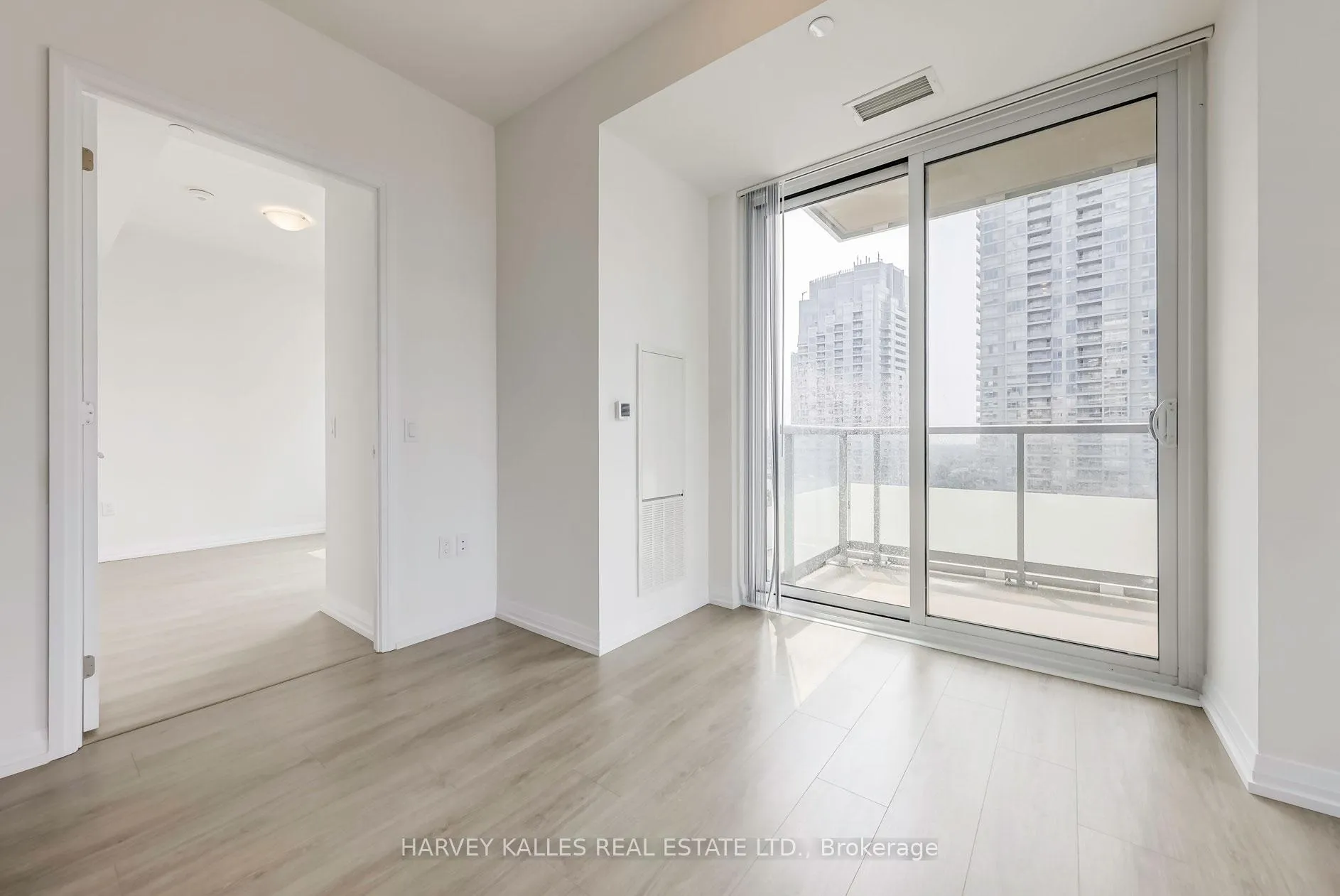 Photo 8 of Unit 2217, 50 Dunfield Avenue, Toronto, Mount Pleasant West — HOMEH