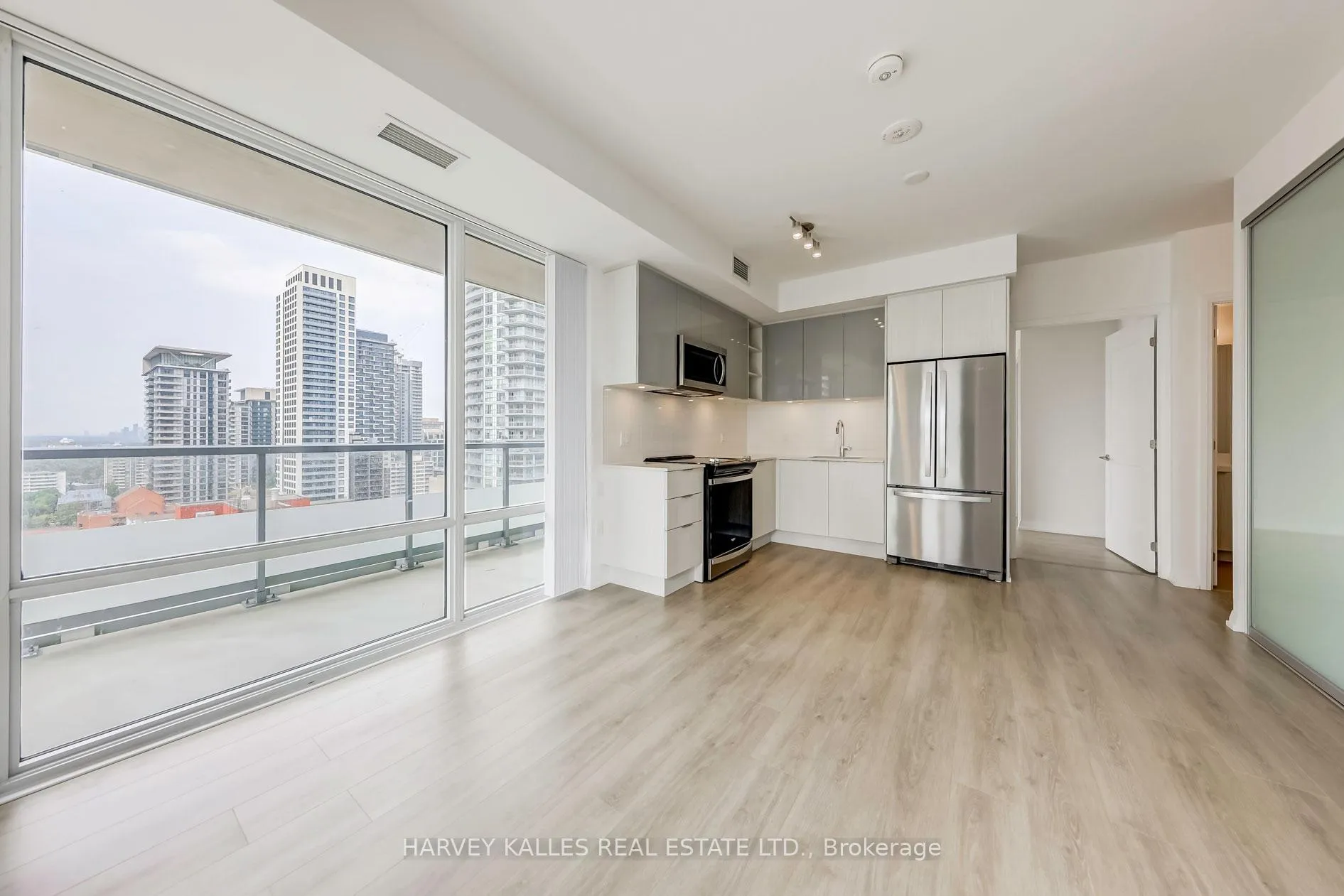 Photo 9 of Unit 2217, 50 Dunfield Avenue, Toronto, Mount Pleasant West — HOMEH