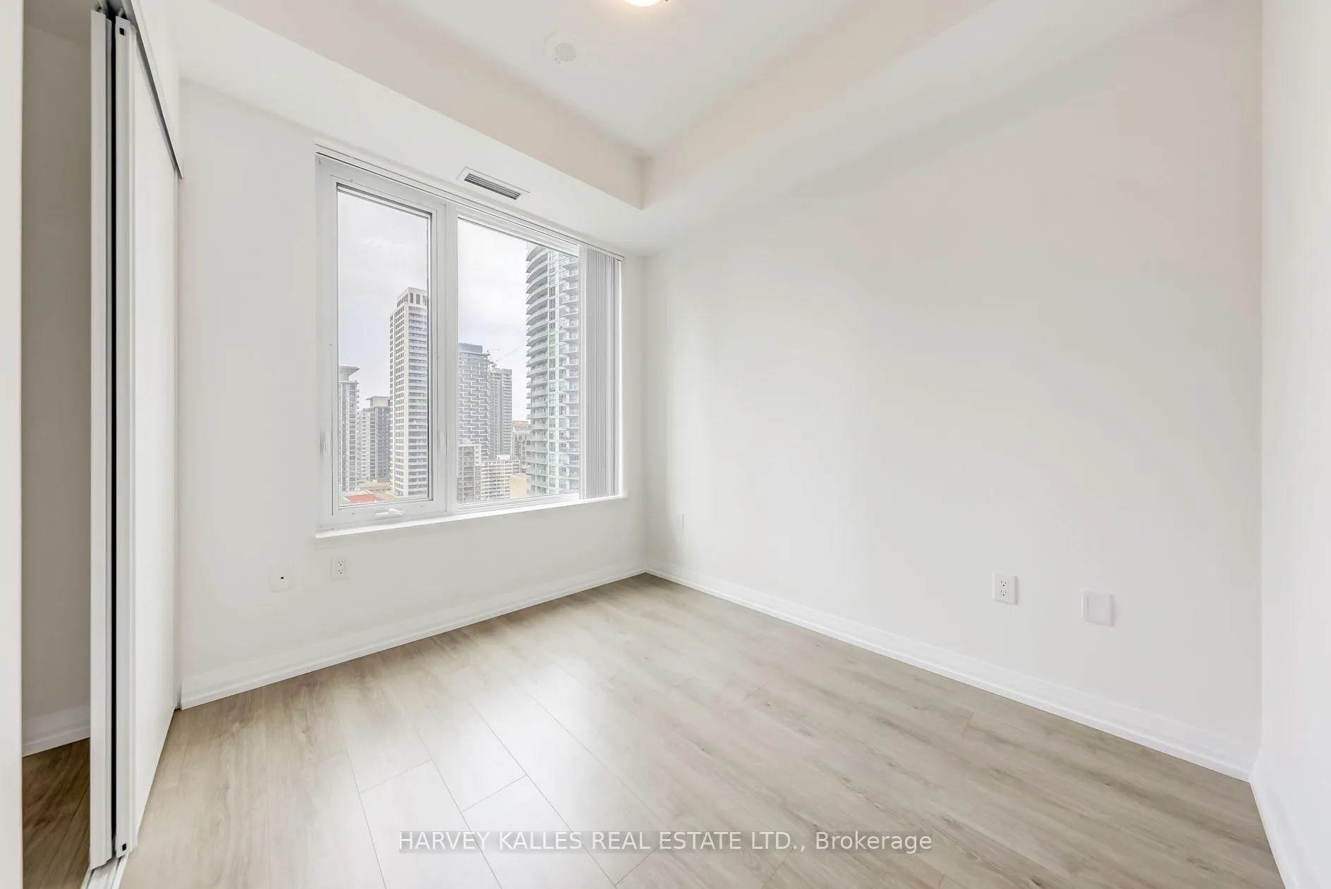 Photo 12 of Unit 2217, 50 Dunfield Avenue, Toronto, Mount Pleasant West — HOMEH