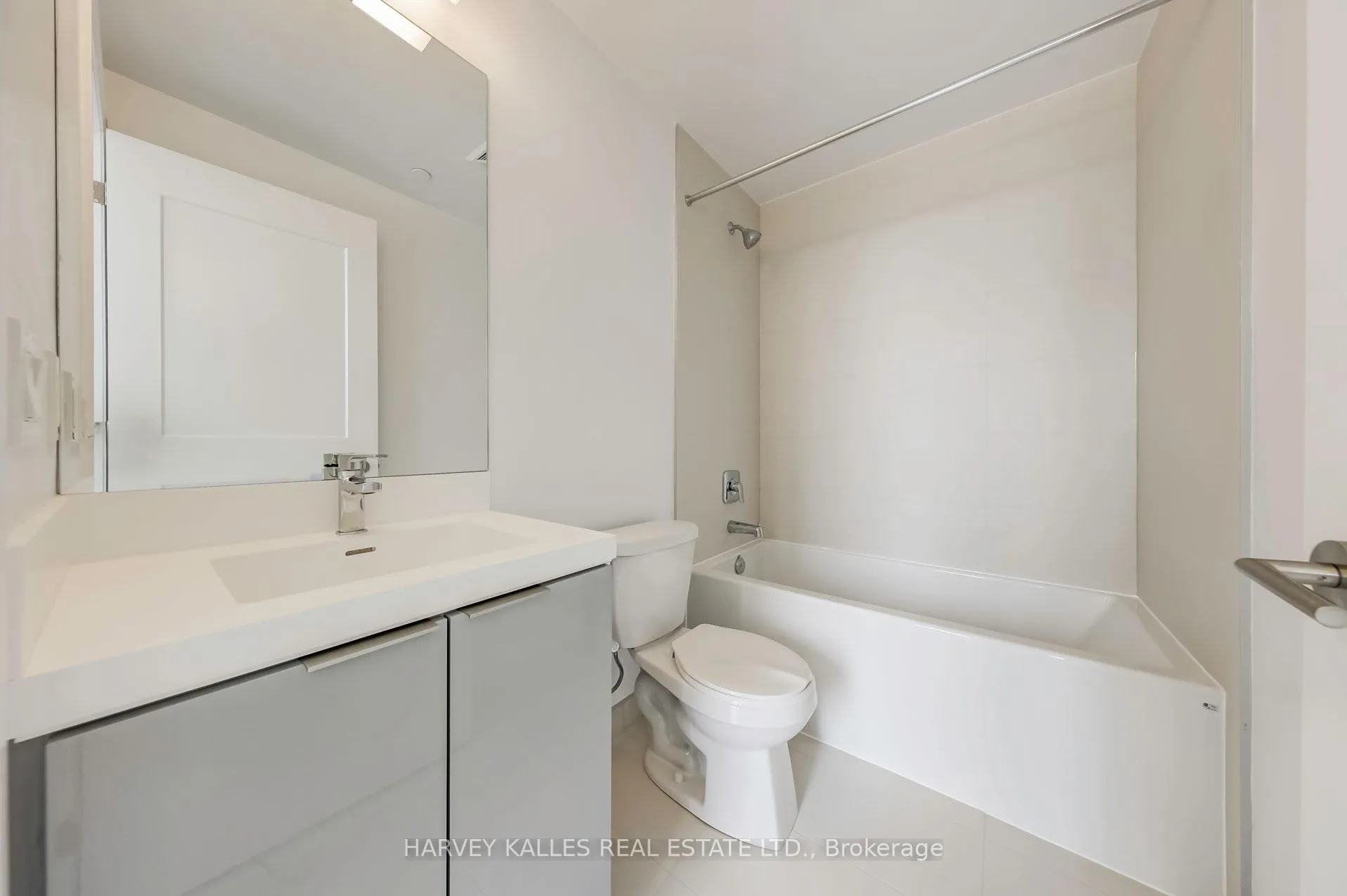 Photo 14 of Unit 2217, 50 Dunfield Avenue, Toronto, Mount Pleasant West — HOMEH