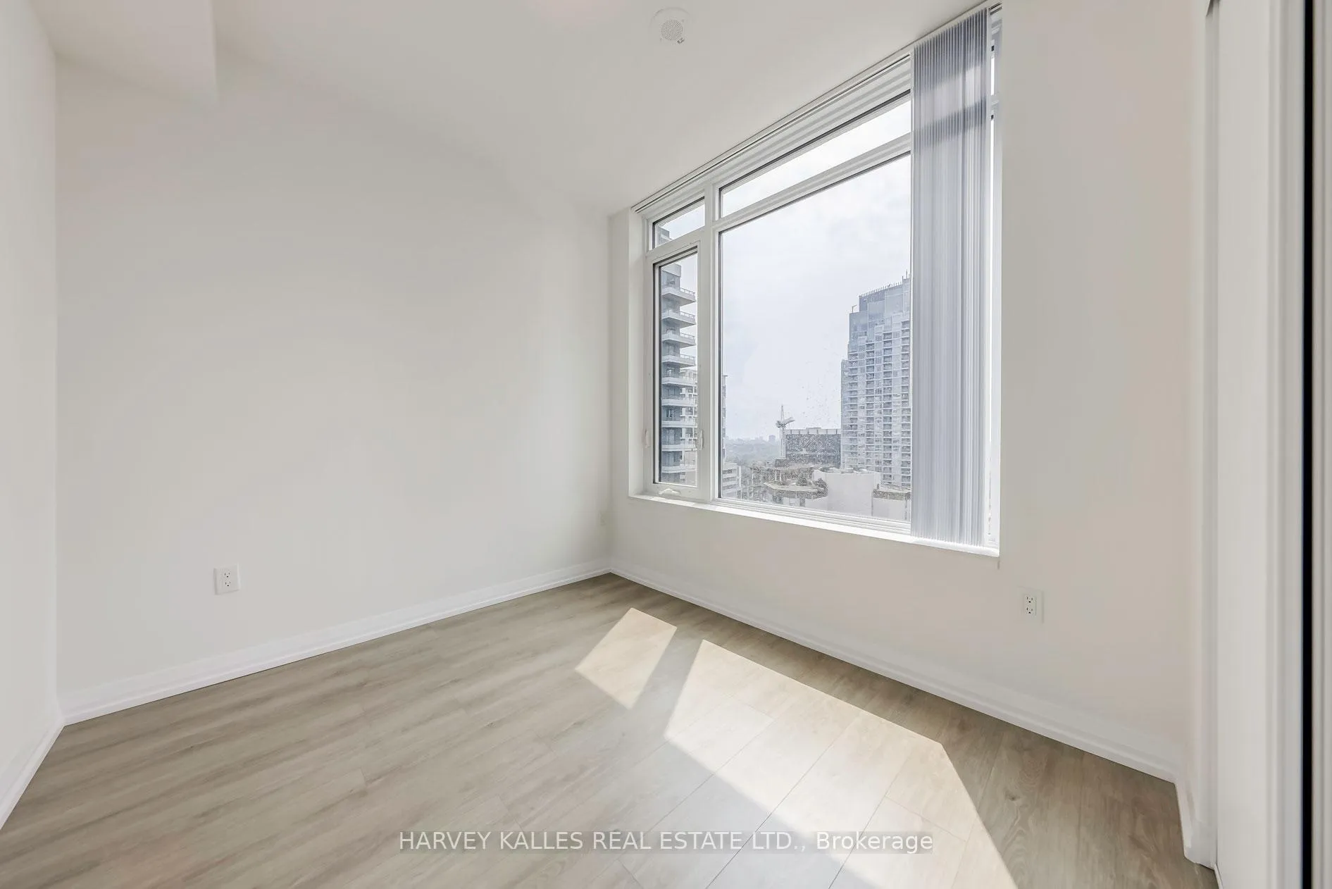 Photo 15 of Unit 2217, 50 Dunfield Avenue, Toronto, Mount Pleasant West — HOMEH