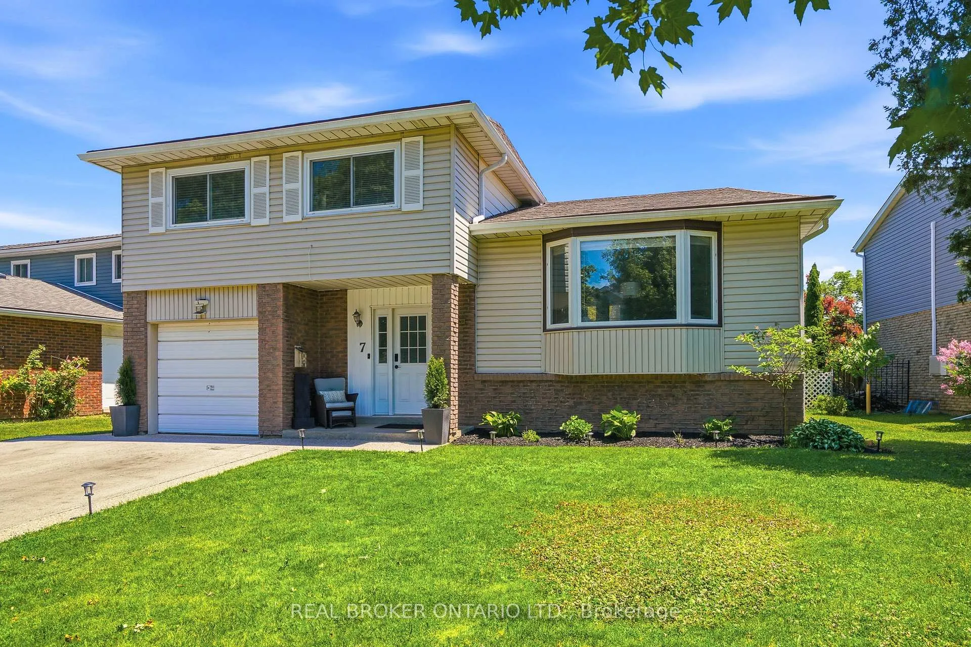 Photo 1 of 7 Fairington Crescent, St. Catharines, Lakeshore — HOMEH