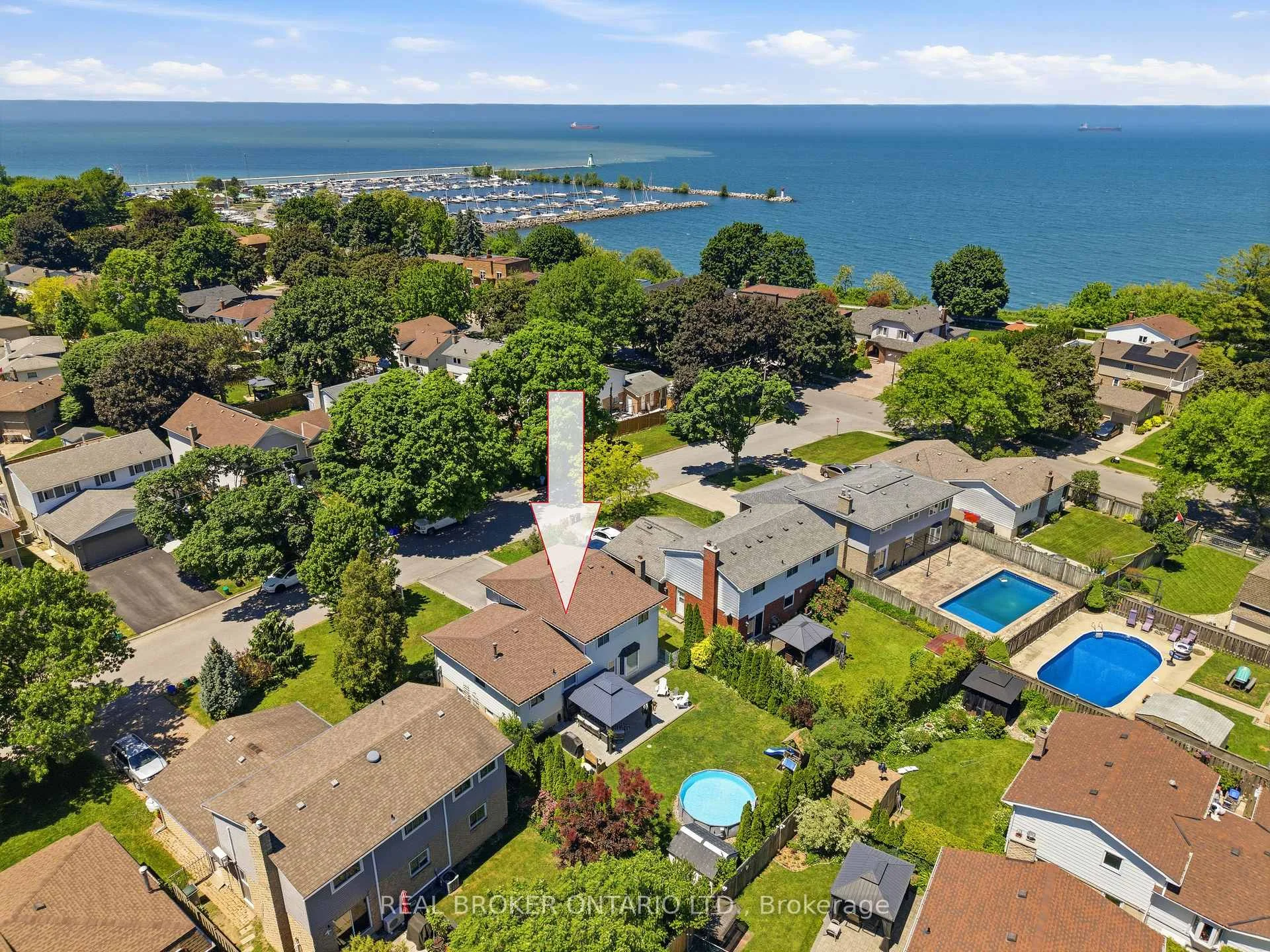 Photo 2 of 7 Fairington Crescent, St. Catharines, Lakeshore — HOMEH