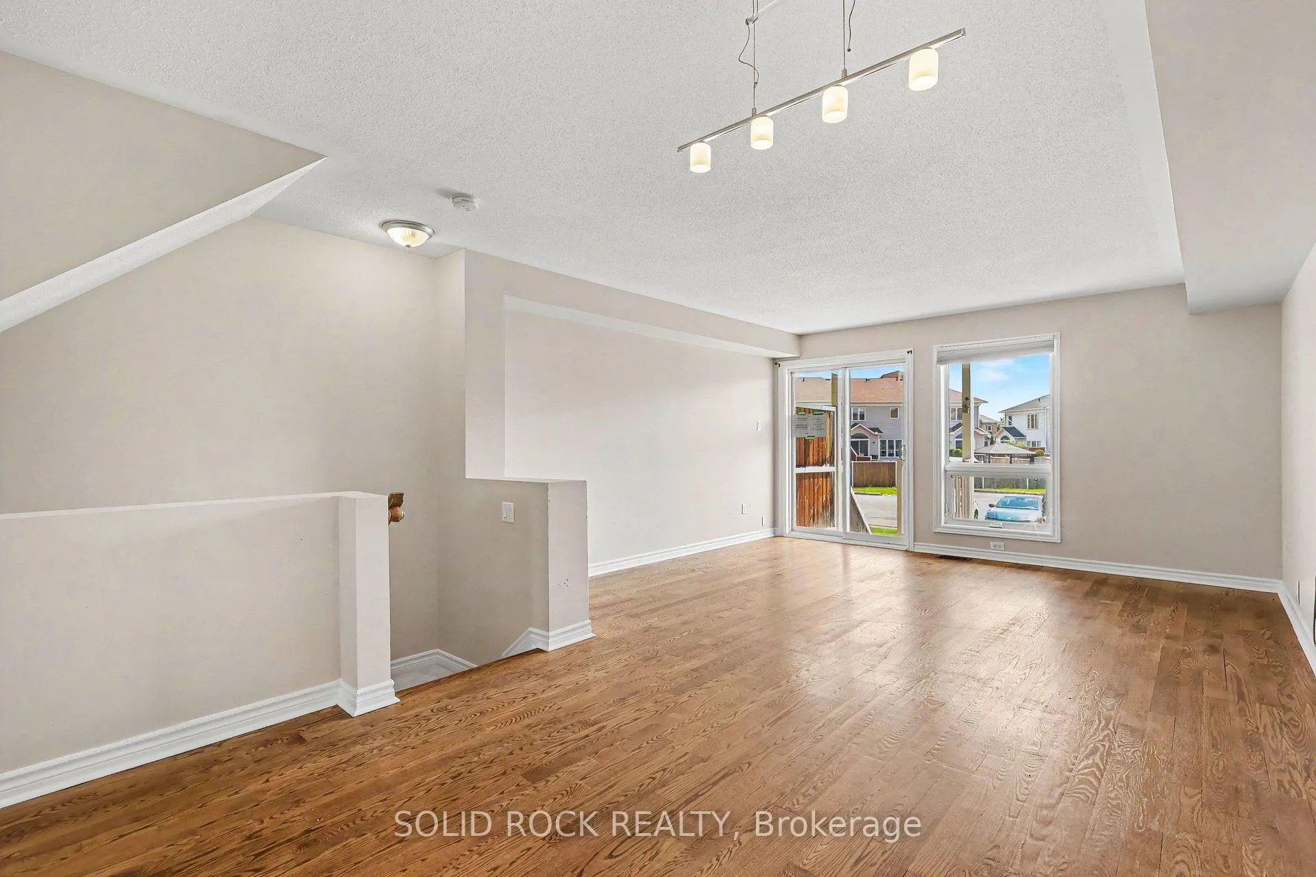 Photo 3 of 620 Lakeridge Drive, Ottawa, Avalon East — HOMEH