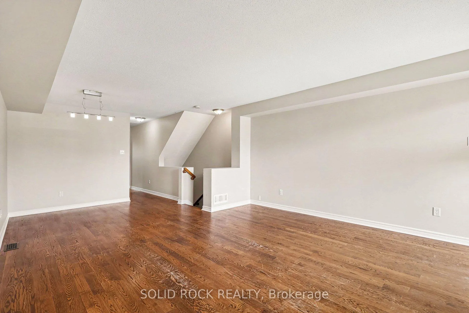 Photo 5 of 620 Lakeridge Drive, Ottawa, Avalon East — HOMEH