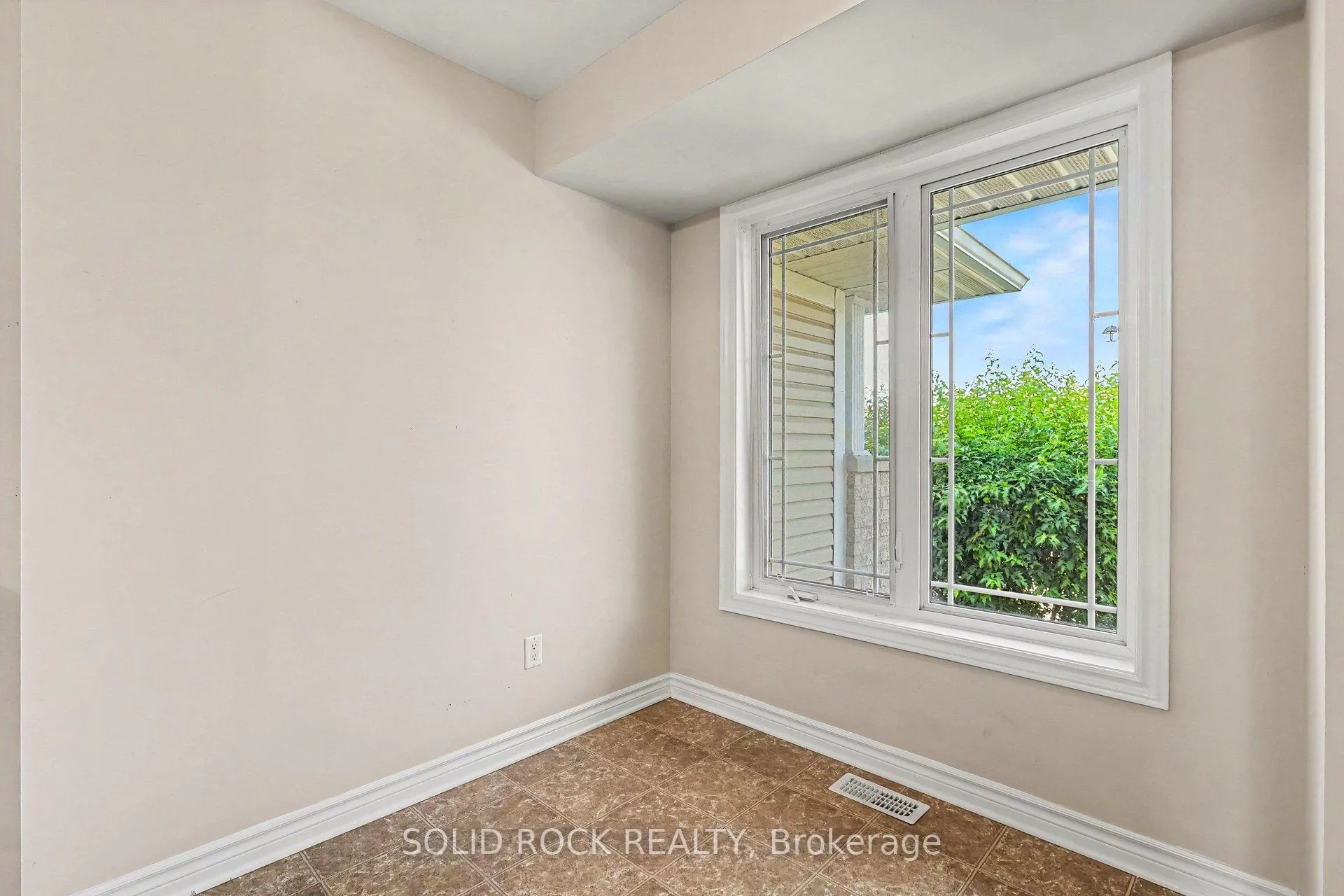 Photo 10 of 620 Lakeridge Drive, Ottawa, Avalon East — HOMEH