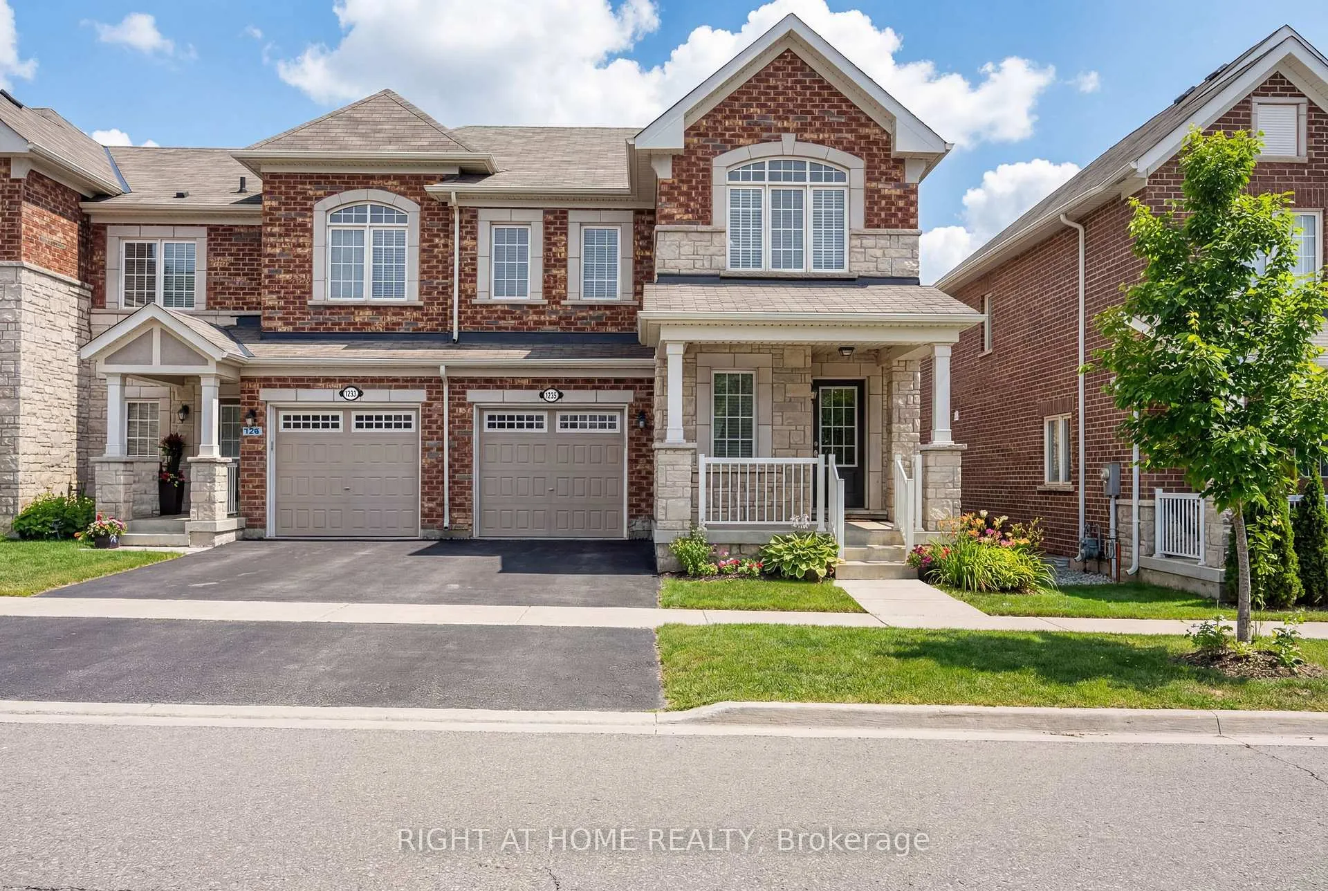 Photo 2 of 1235 Mulroney Heights, Milton, Ford — HOMEH
