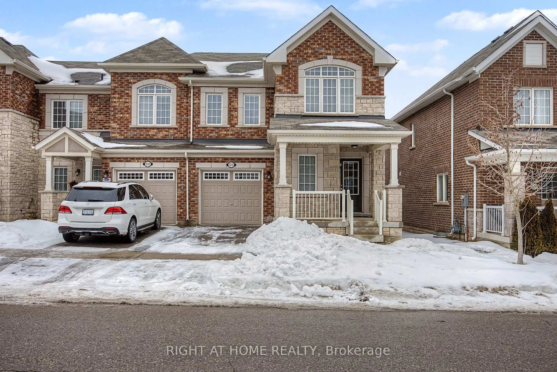 Photo 3 of 1235 Mulroney Heights, Milton, Ford — HOMEH