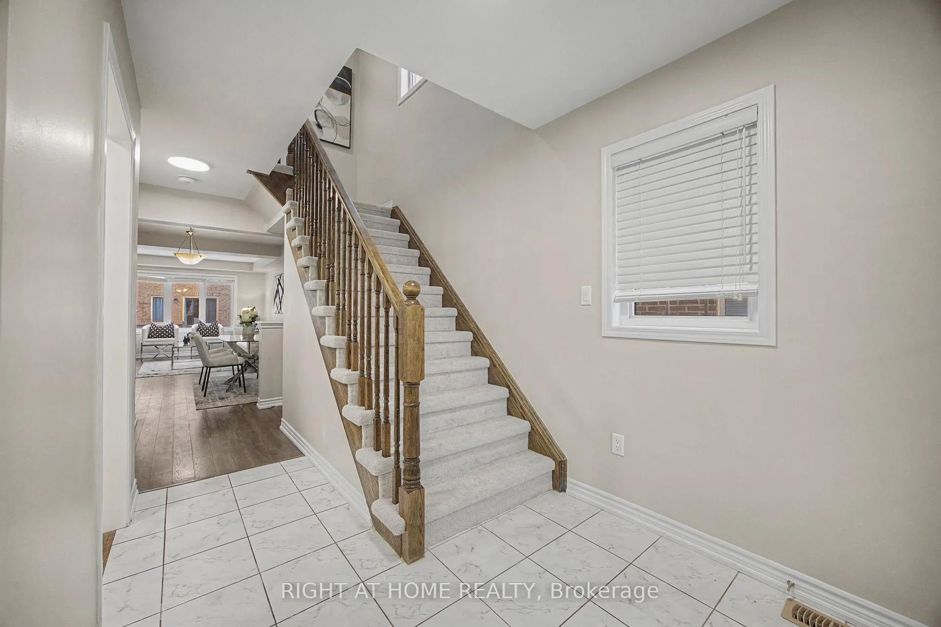 Photo 7 of 1235 Mulroney Heights, Milton, Ford — HOMEH