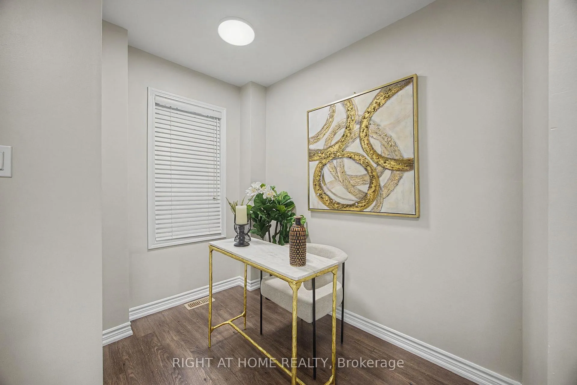 Photo 8 of 1235 Mulroney Heights, Milton, Ford — HOMEH
