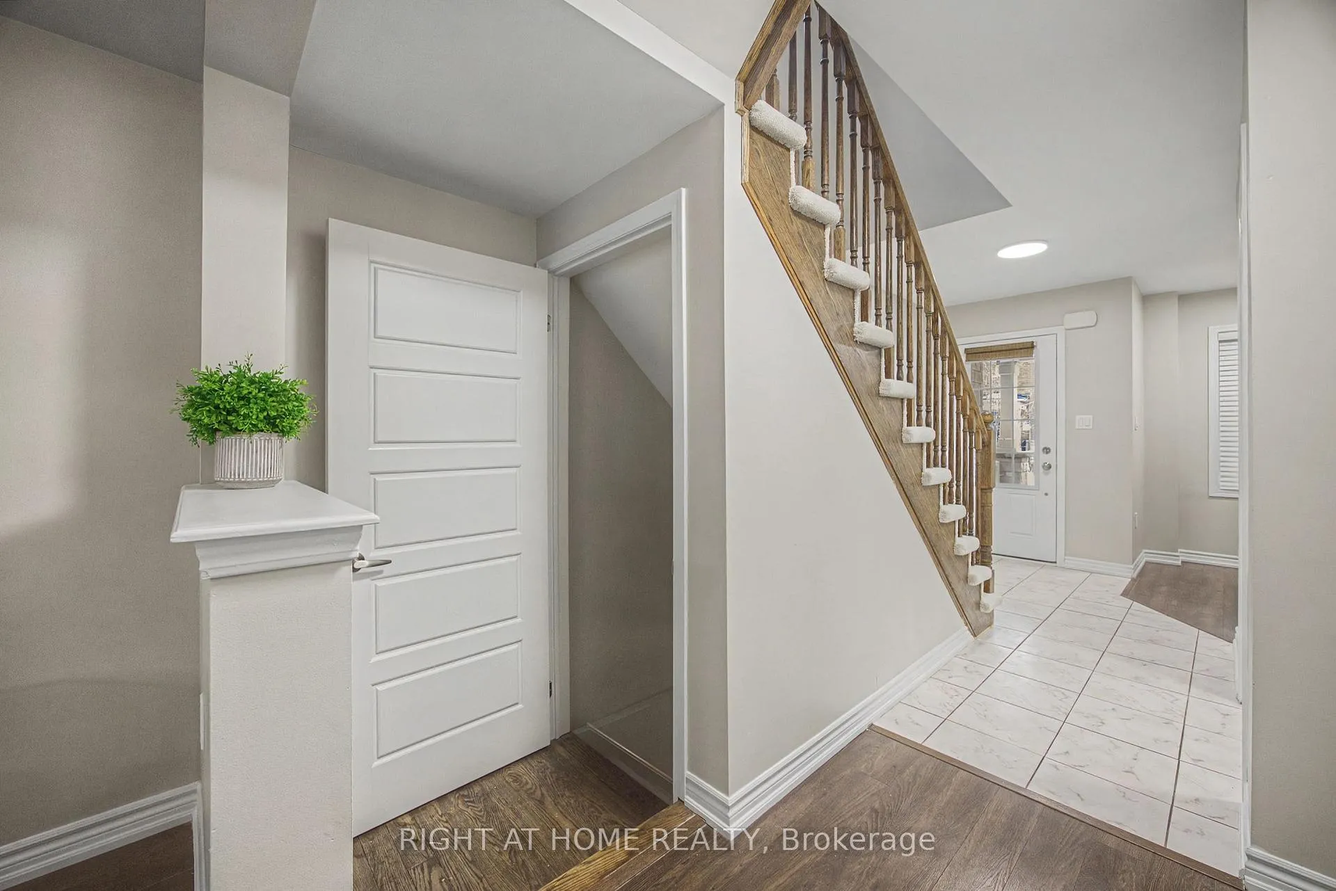 Photo 10 of 1235 Mulroney Heights, Milton, Ford — HOMEH