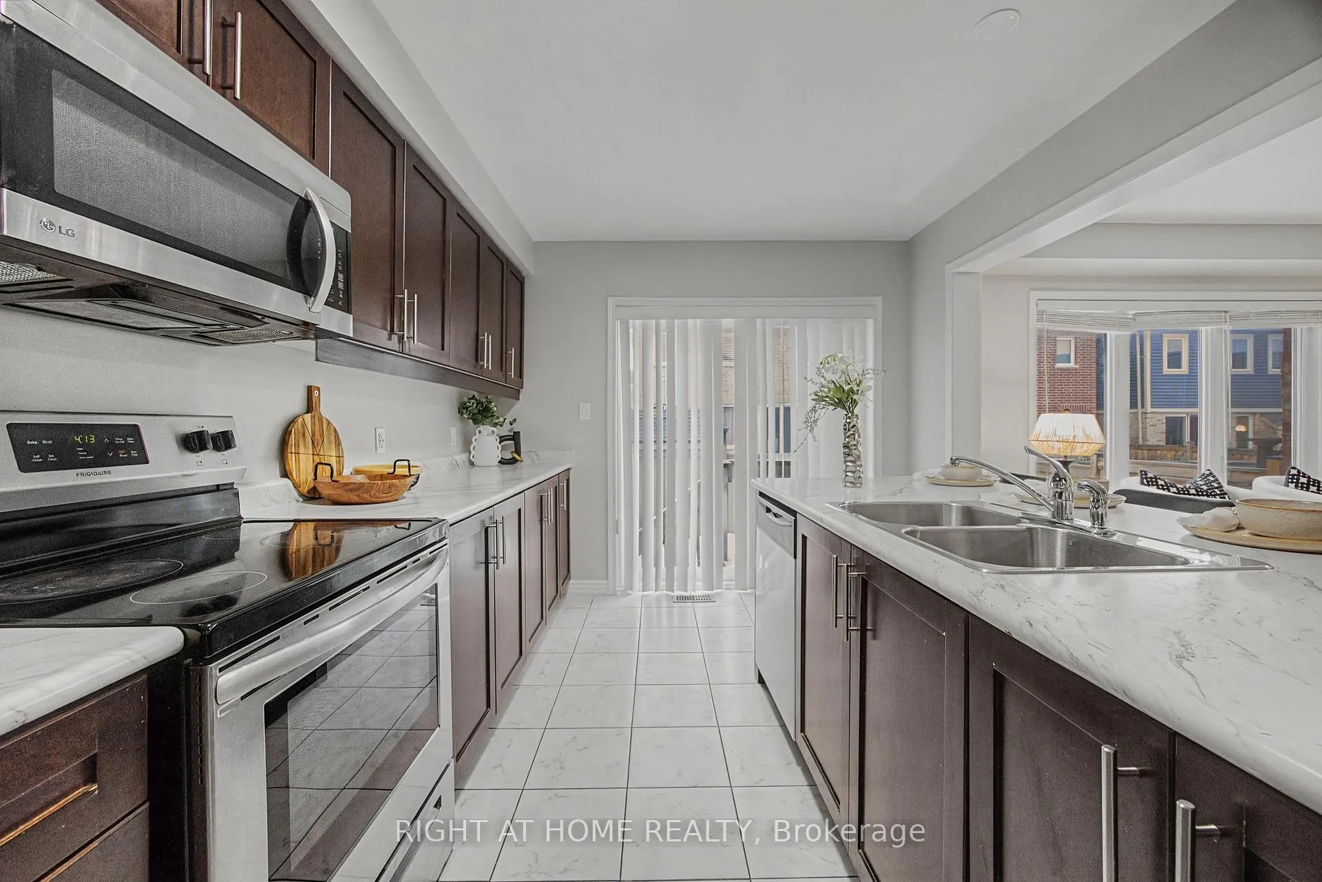 Photo 21 of 1235 Mulroney Heights, Milton, Ford — HOMEH