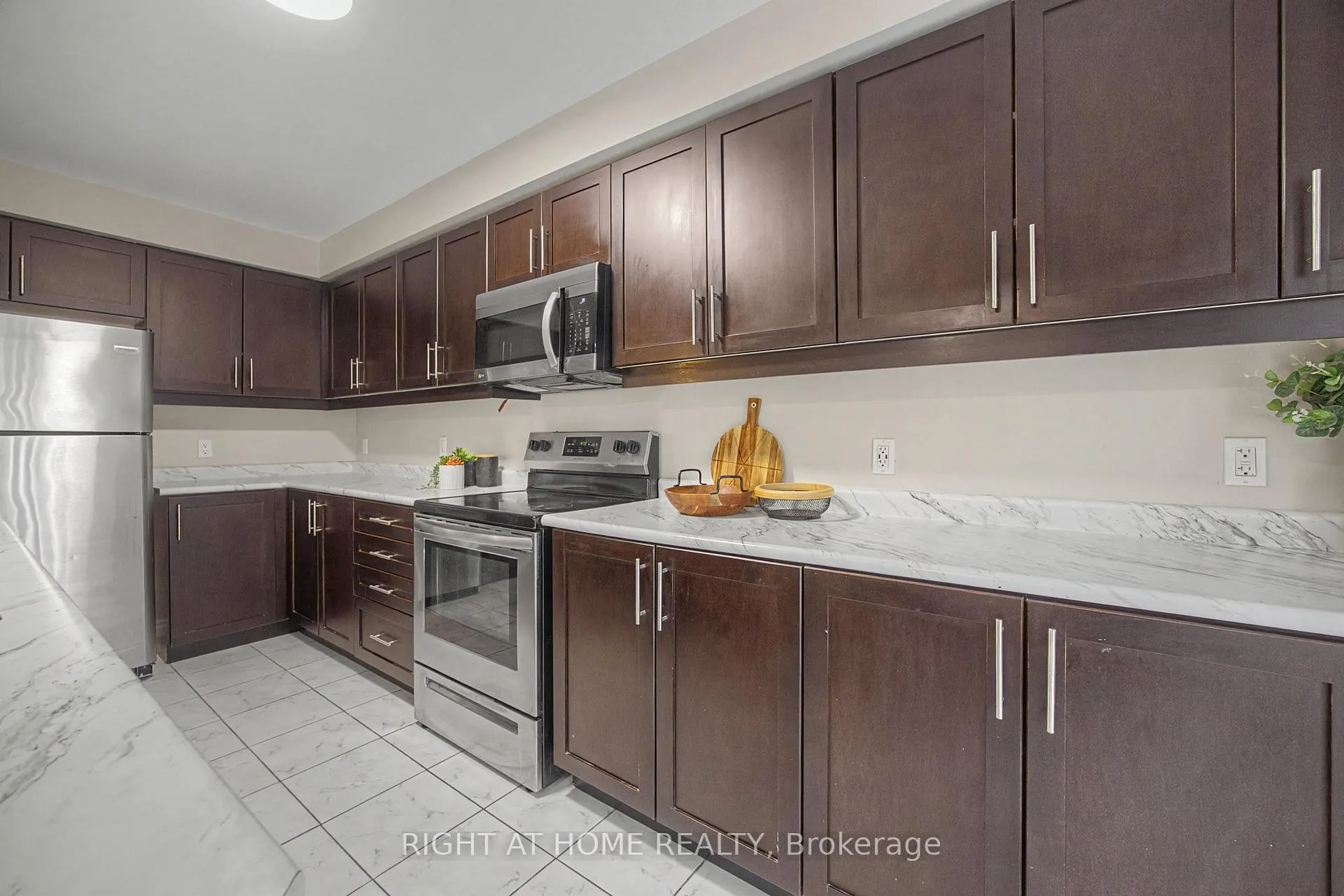 Photo 22 of 1235 Mulroney Heights, Milton, Ford — HOMEH