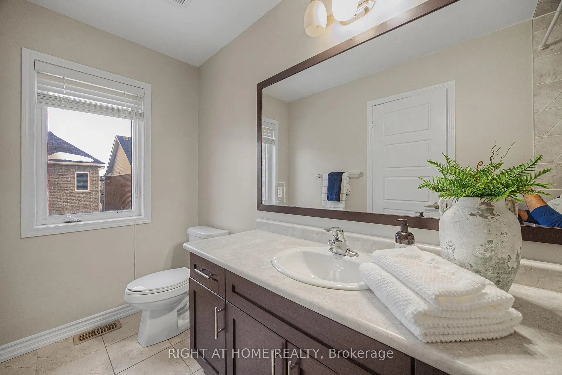 Photo 30 of 1235 Mulroney Heights, Milton, Ford — HOMEH
