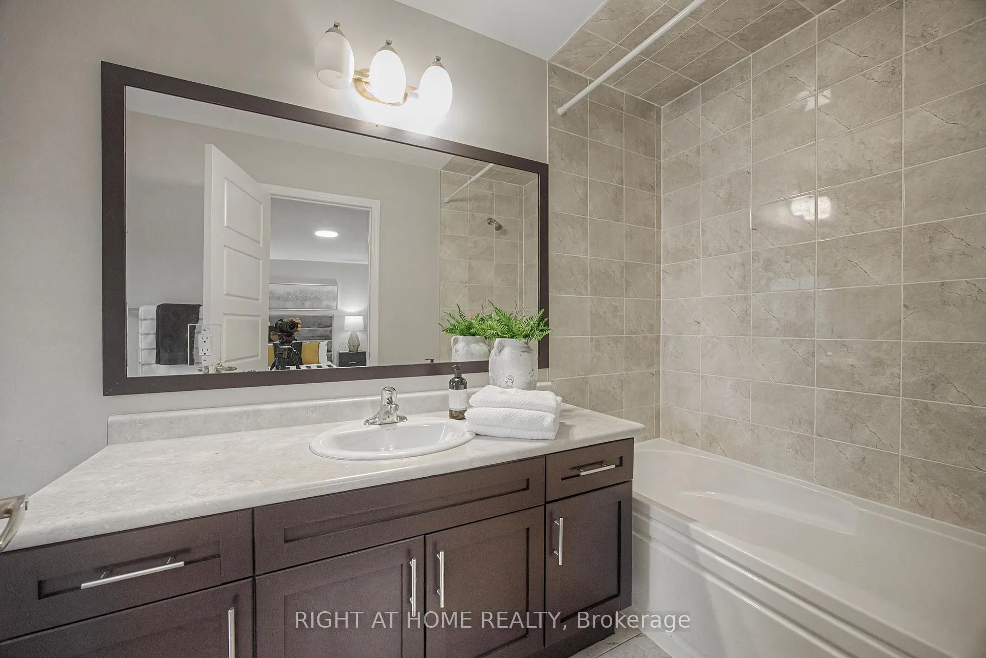 Photo 32 of 1235 Mulroney Heights, Milton, Ford — HOMEH