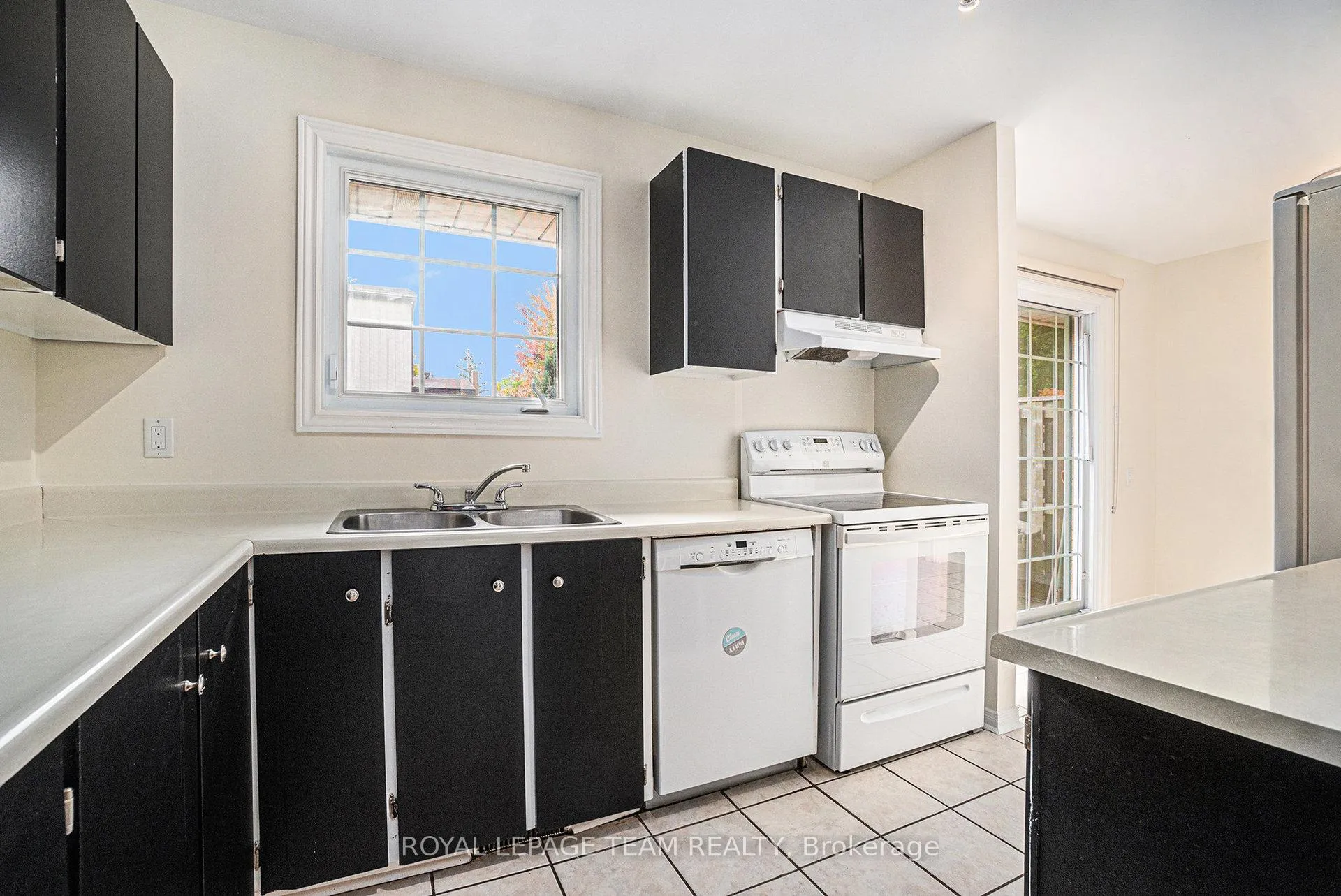 Photo 8 of 440 Kintyre Private, Ottawa, Carleton Square — HOMEH