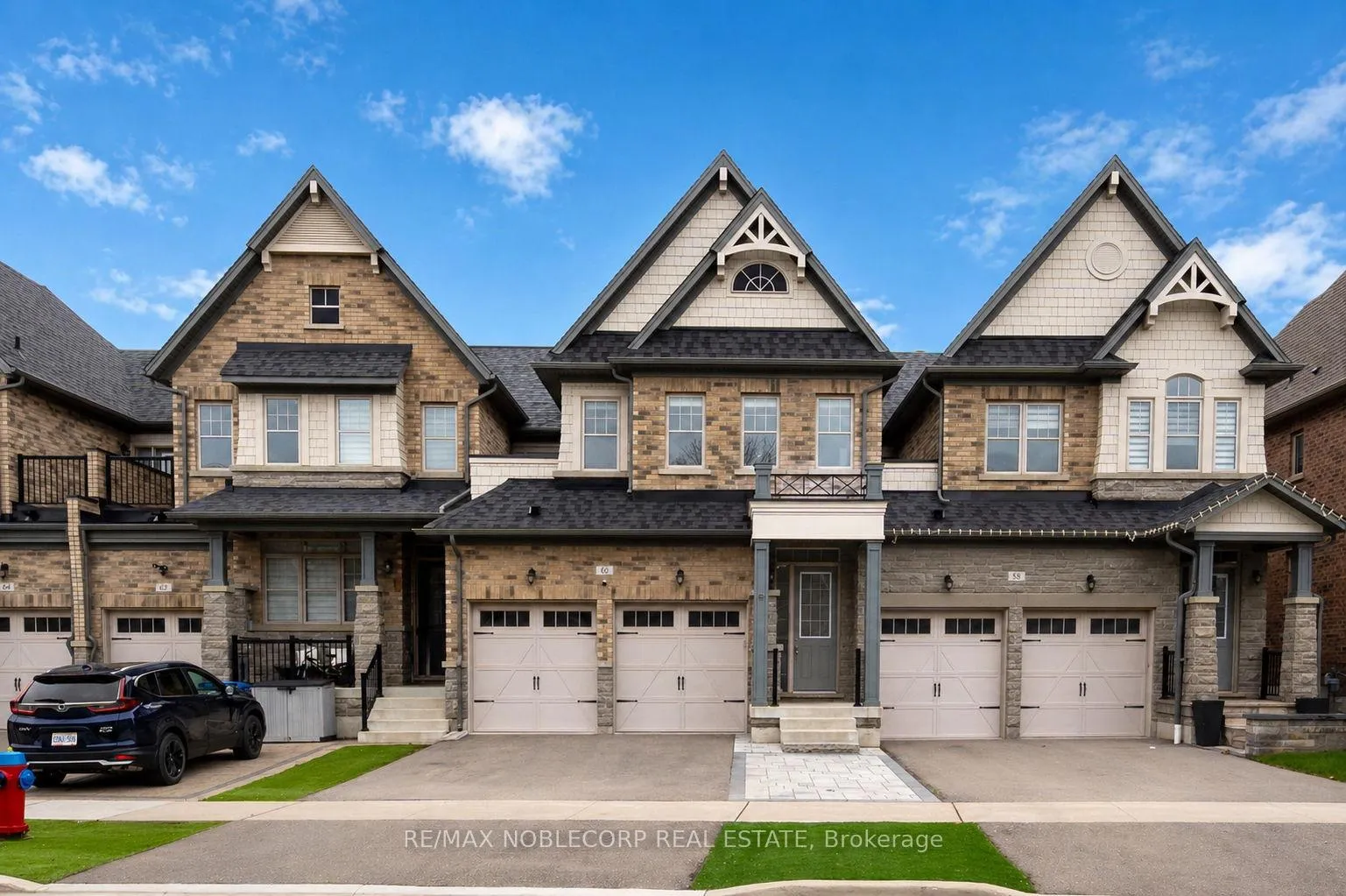 Photo 2 of 60 Tatton Court, King, King City — HOMEH