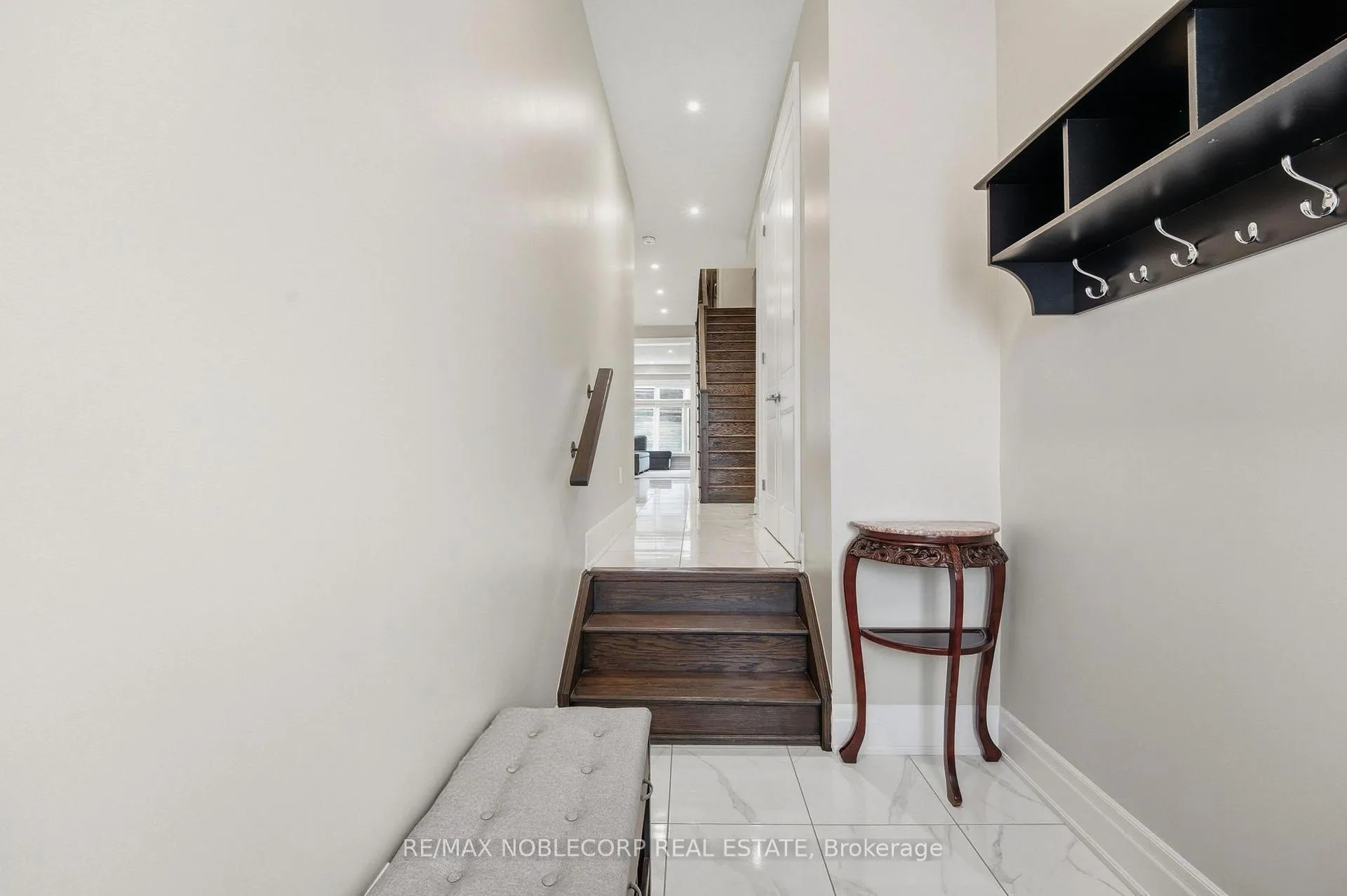 Photo 5 of 60 Tatton Court, King, King City — HOMEH