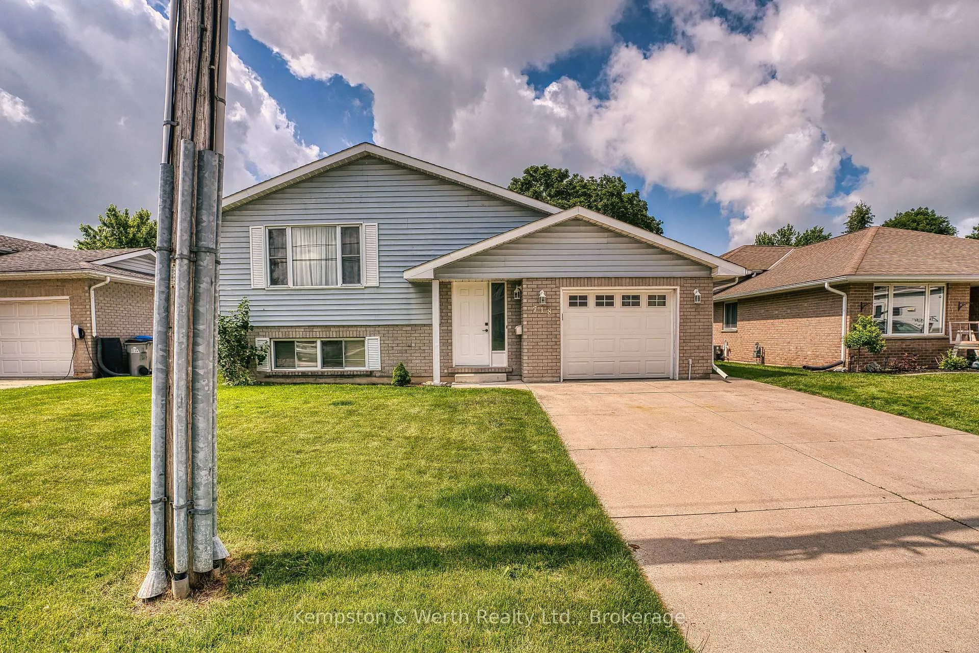 Photo 2 of 718 Edgar Street W, North Perth, Listowel — HOMEH