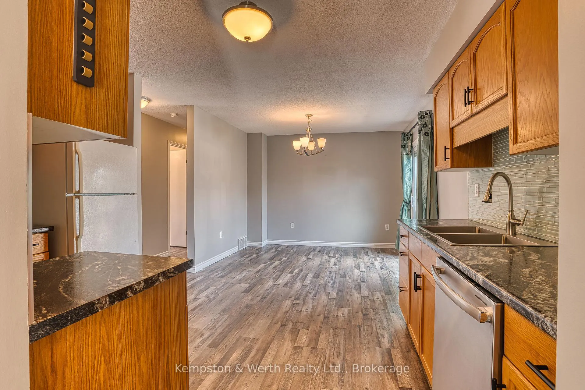 Photo 10 of 718 Edgar Street W, North Perth, Listowel — HOMEH