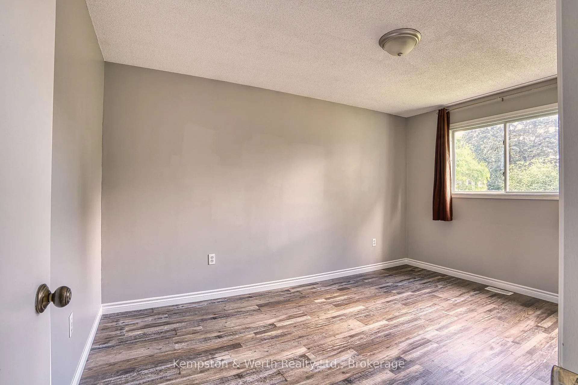 Photo 20 of 718 Edgar Street W, North Perth, Listowel — HOMEH