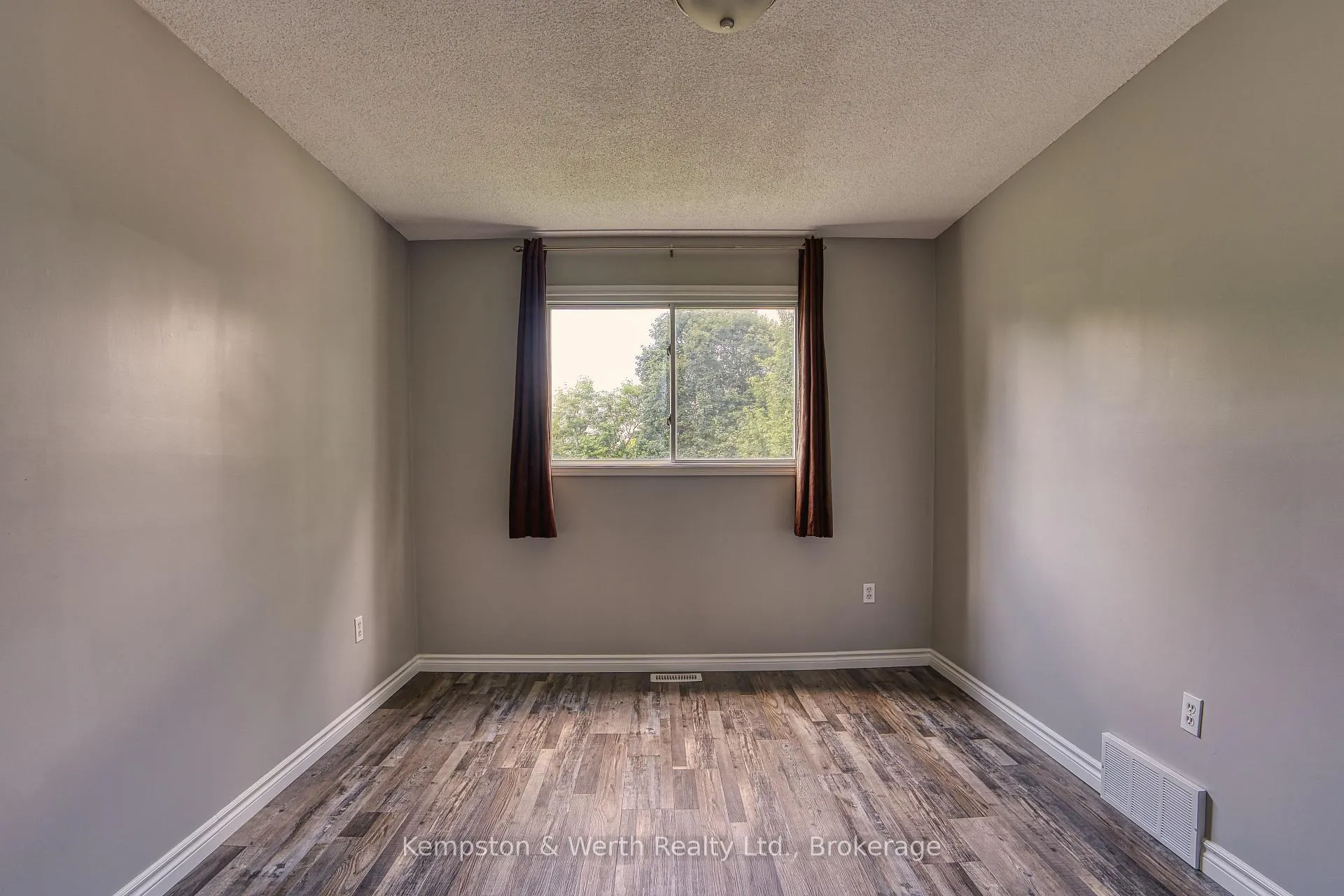 Photo 21 of 718 Edgar Street W, North Perth, Listowel — HOMEH