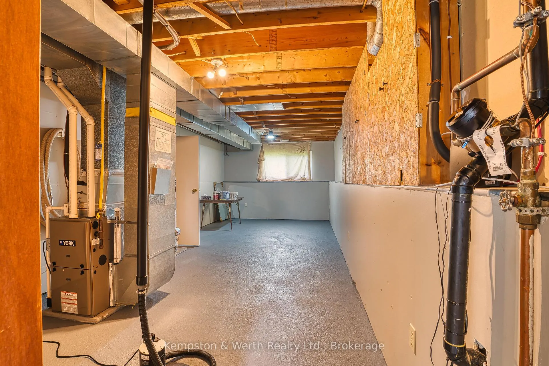 Photo 33 of 718 Edgar Street W, North Perth, Listowel — HOMEH