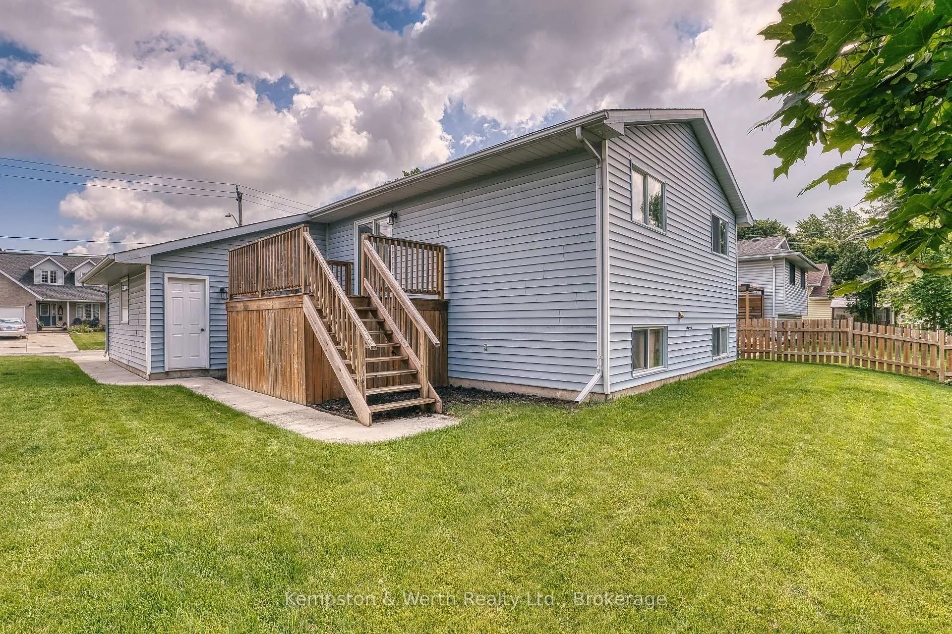 Photo 34 of 718 Edgar Street W, North Perth, Listowel — HOMEH