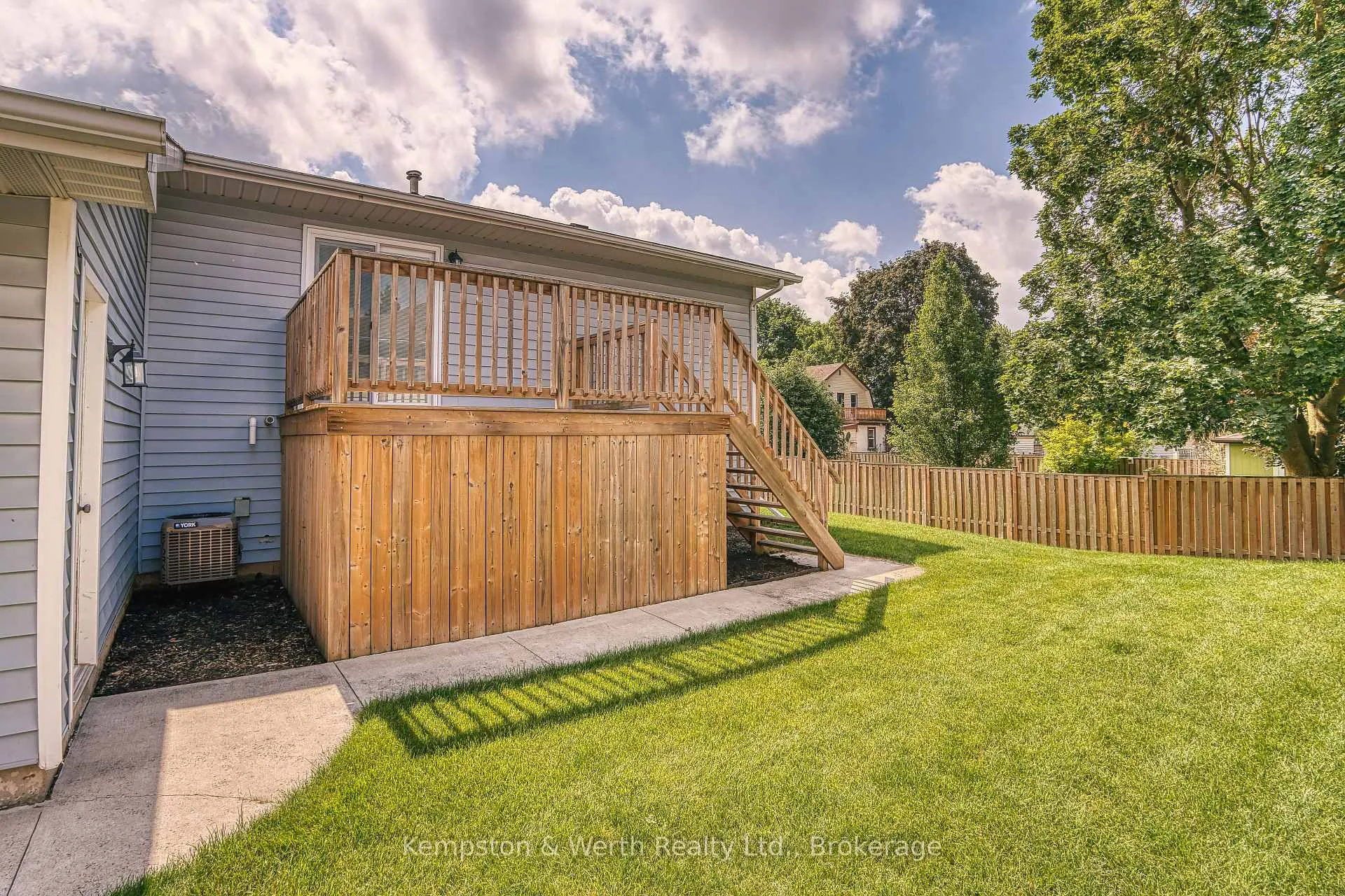 Photo 35 of 718 Edgar Street W, North Perth, Listowel — HOMEH