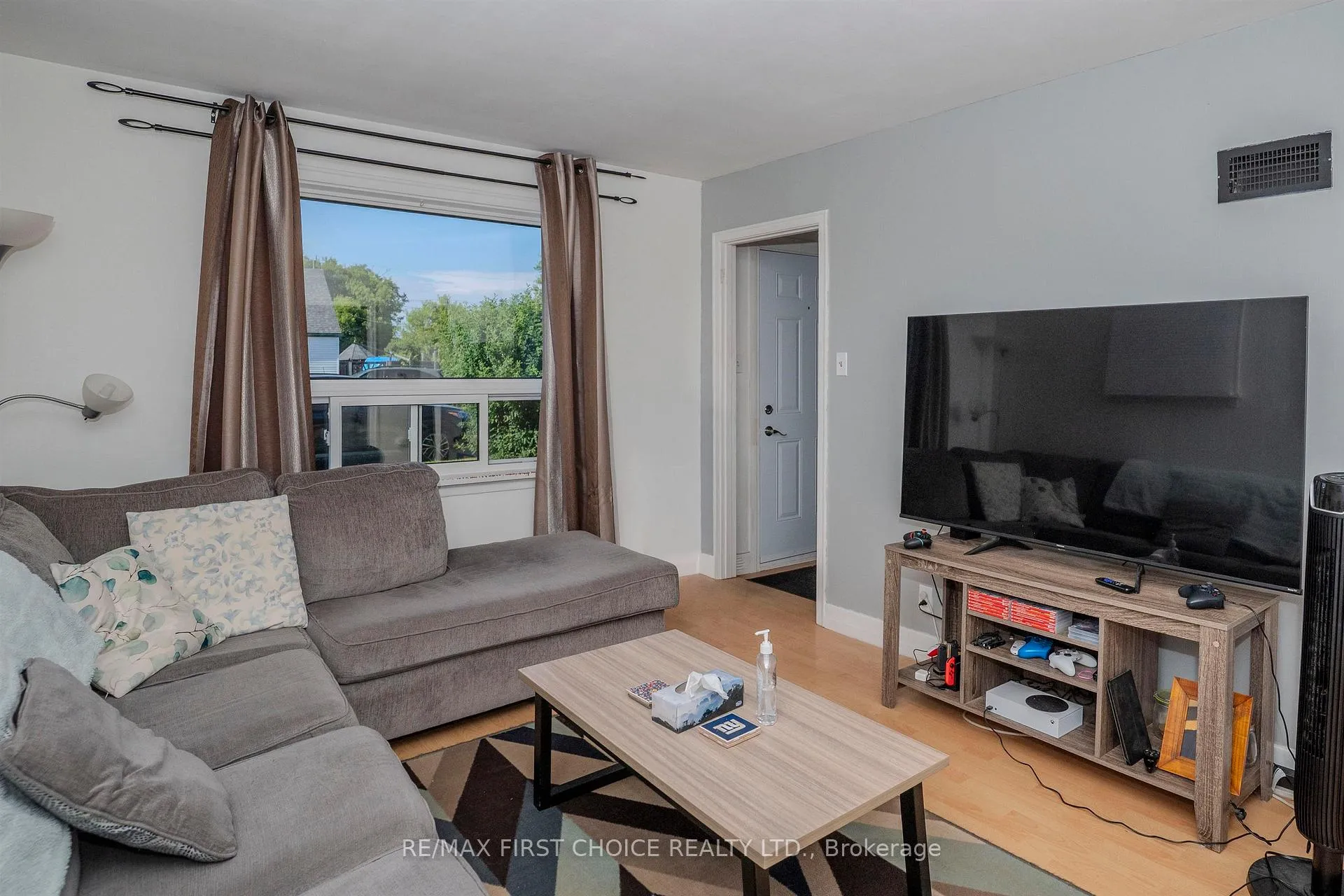 Photo 3 of 262 Brock Street, Thunder Bay, Westfort — HOMEH