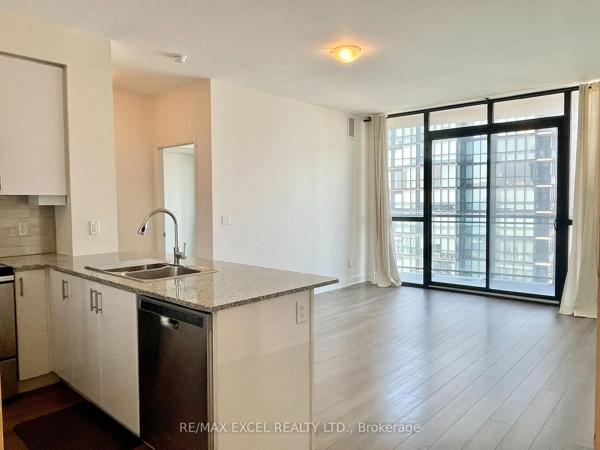Photo 6 of Unit 3205, 2900 Highway 7, Vaughan, Concord — HOMEH