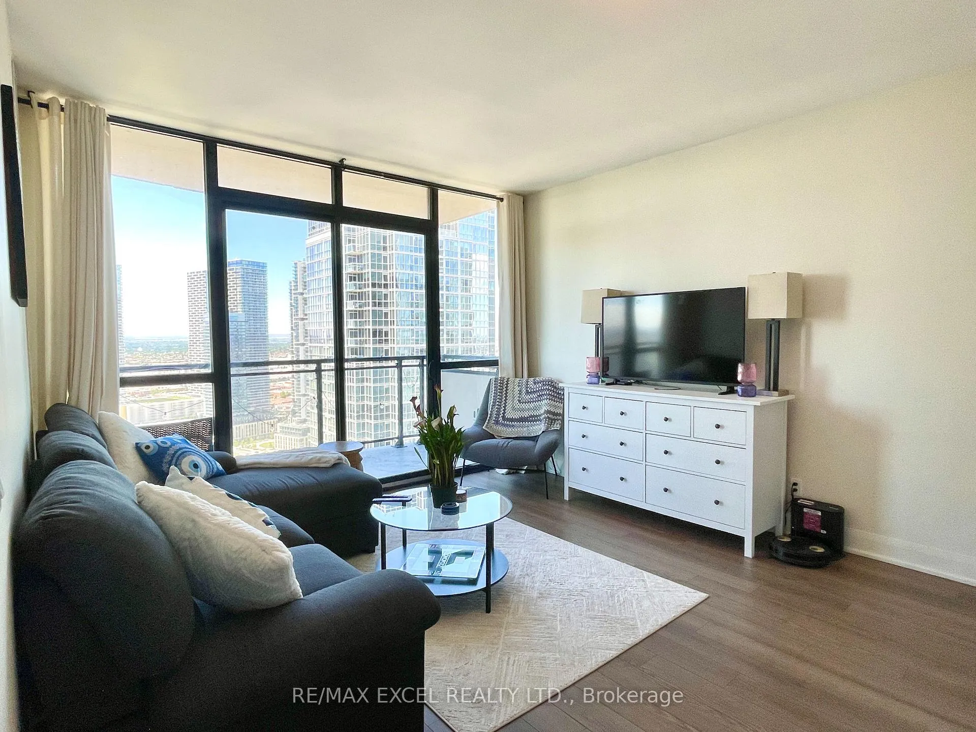 Photo 7 of Unit 3205, 2900 Highway 7, Vaughan, Concord — HOMEH