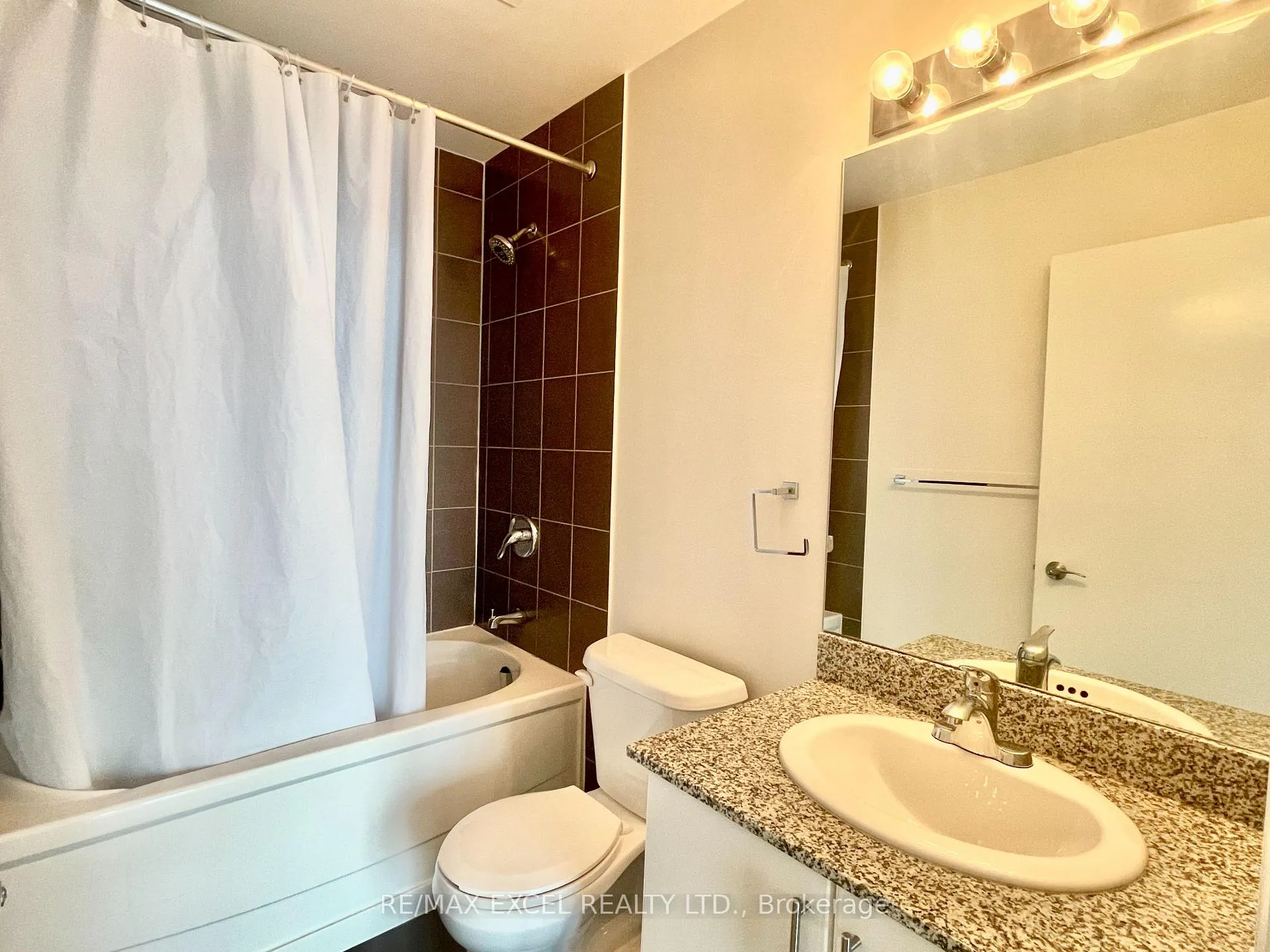 Photo 13 of Unit 3205, 2900 Highway 7, Vaughan, Concord — HOMEH