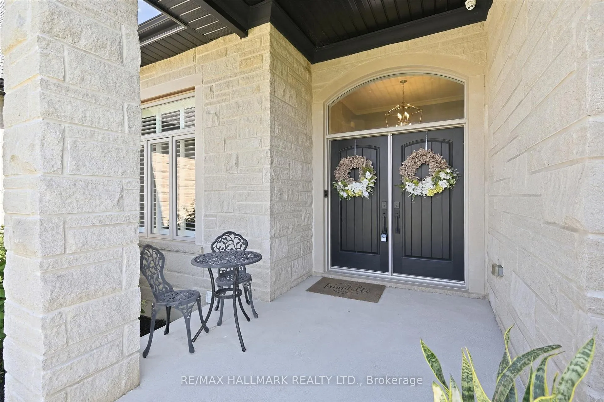 Photo 4 of 18 Kramer Court, Haldimand — HOMEH