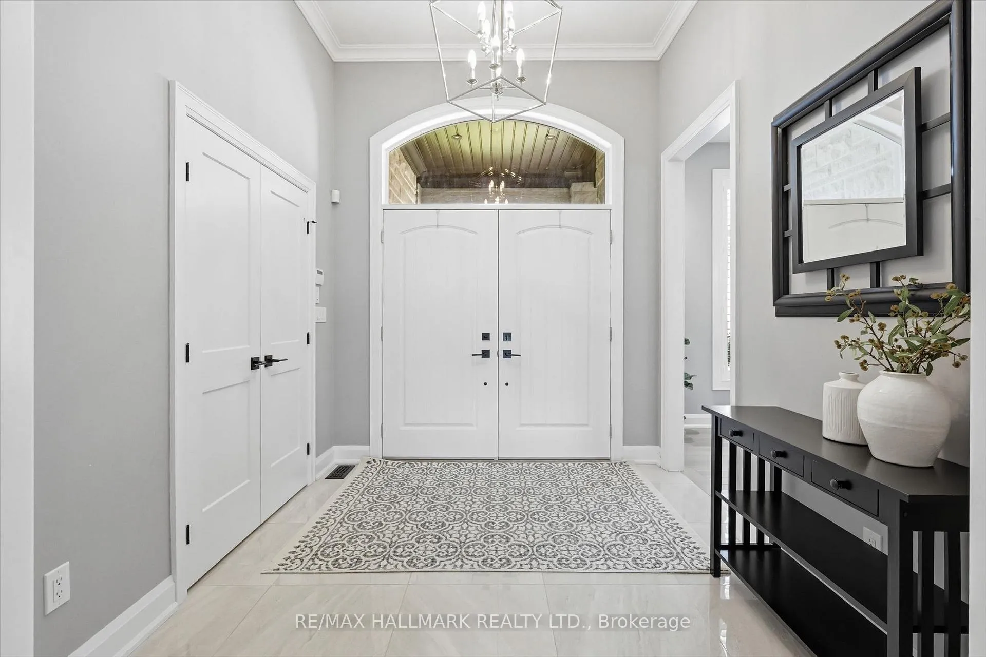 Photo 5 of 18 Kramer Court, Haldimand — HOMEH
