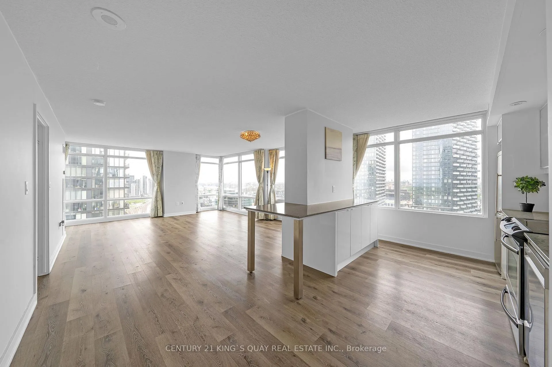 Photo 8 of Unit 3510, 25 Telegram Mews, Toronto, Waterfront Communities — HOMEH