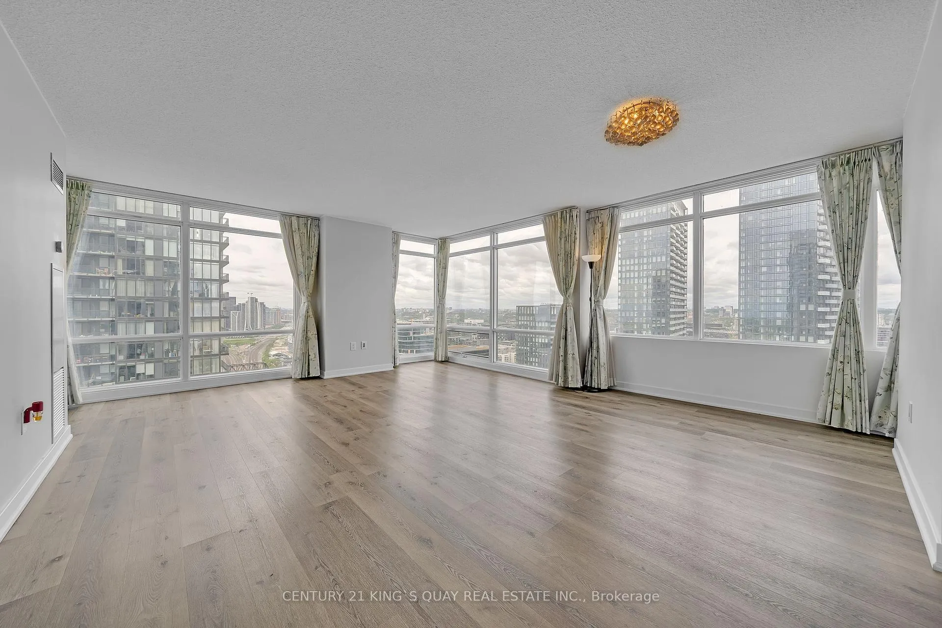Photo 10 of Unit 3510, 25 Telegram Mews, Toronto, Waterfront Communities — HOMEH