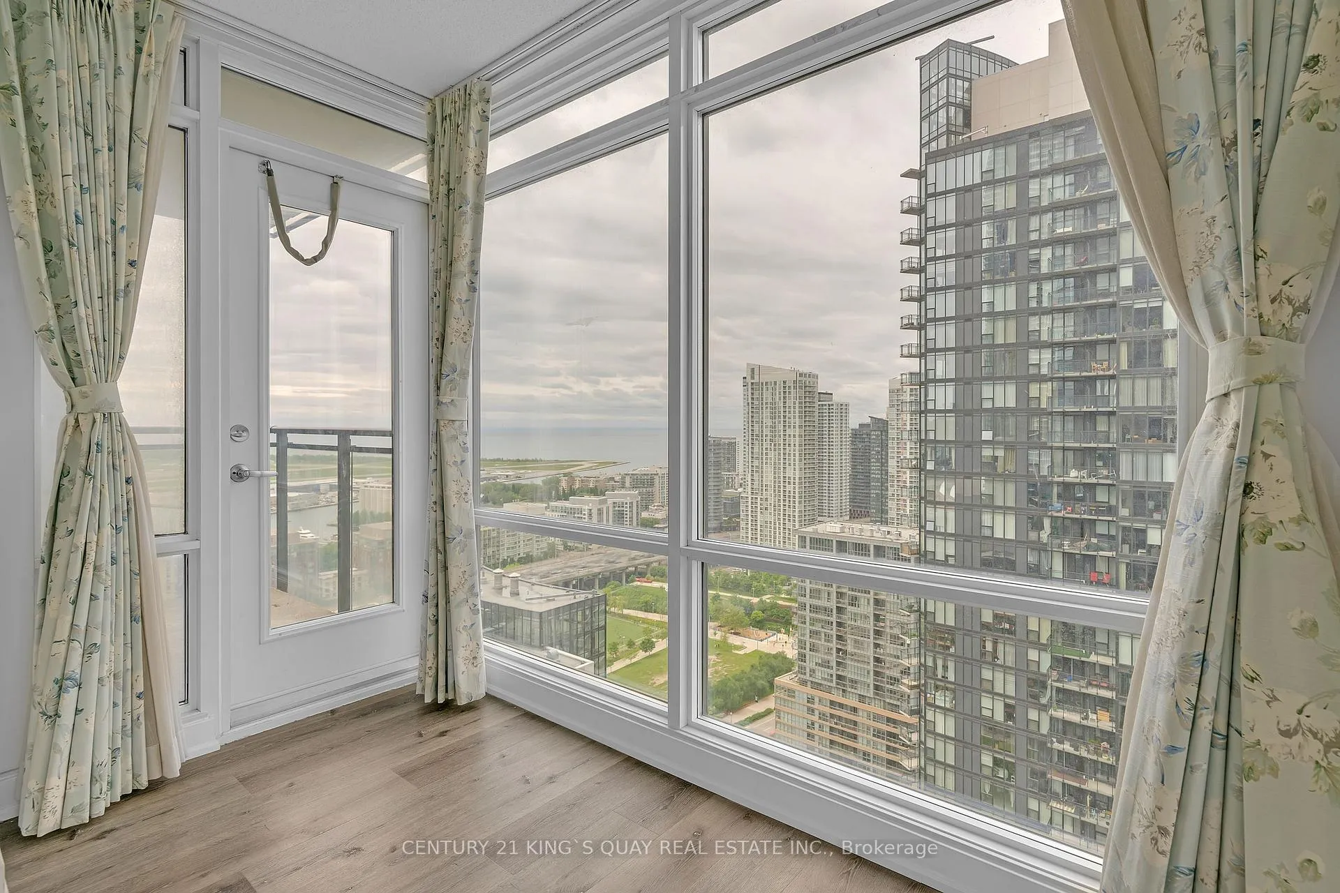 Photo 15 of Unit 3510, 25 Telegram Mews, Toronto, Waterfront Communities — HOMEH