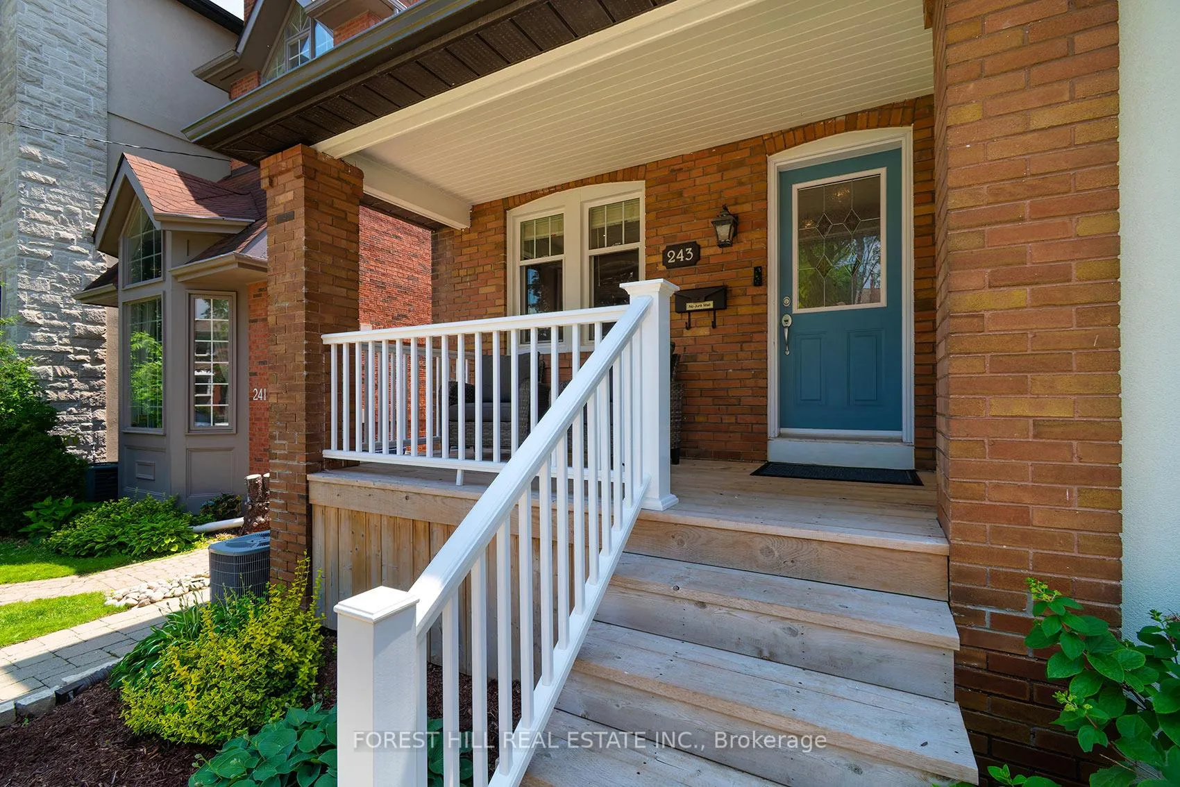 Photo 2 of 243 Woburn Avenue, Toronto, Lawrence Park North — HOMEH